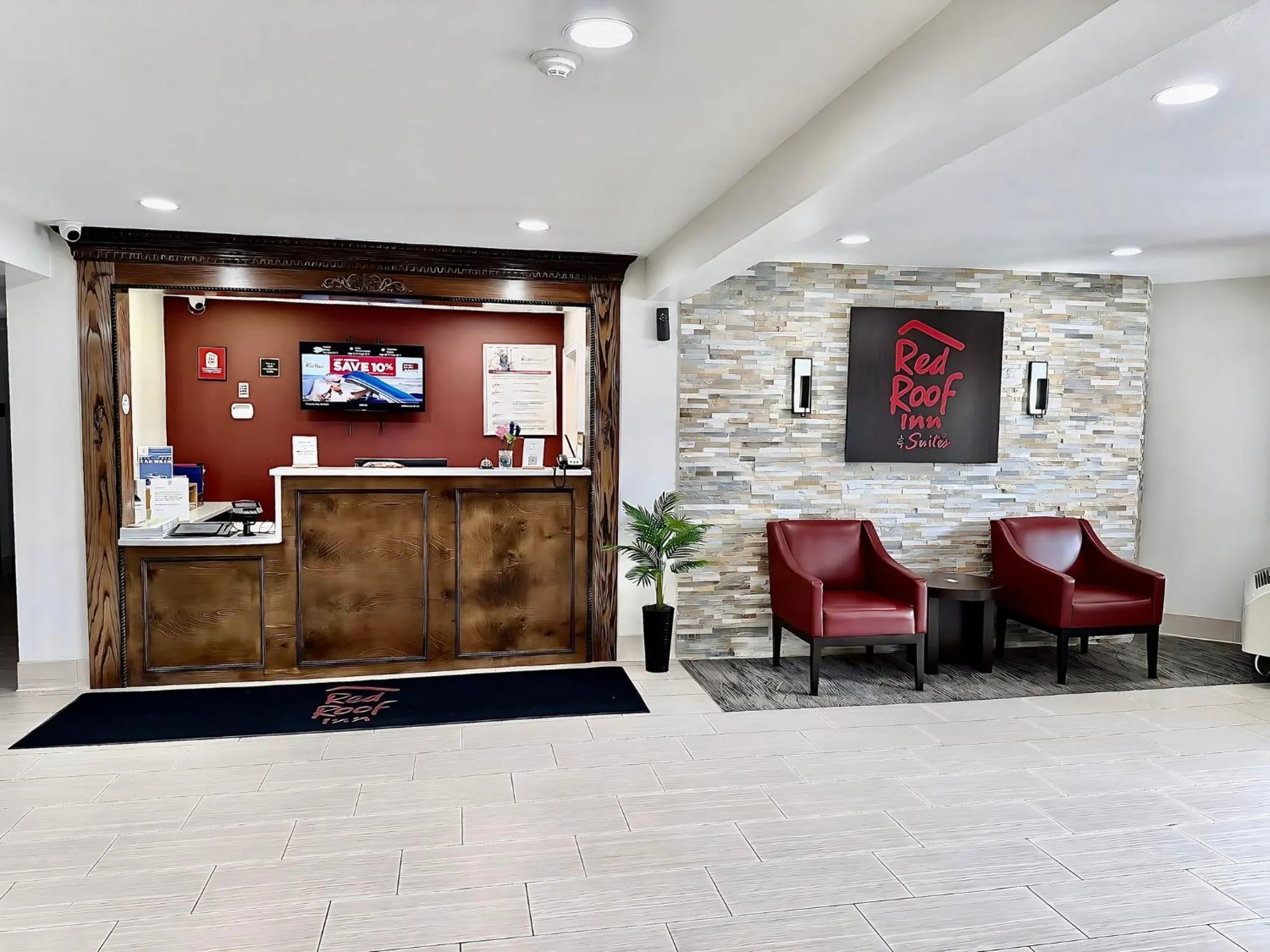Lobby or reception in Red Roof Inn & Suites Newport - Middletown, RI