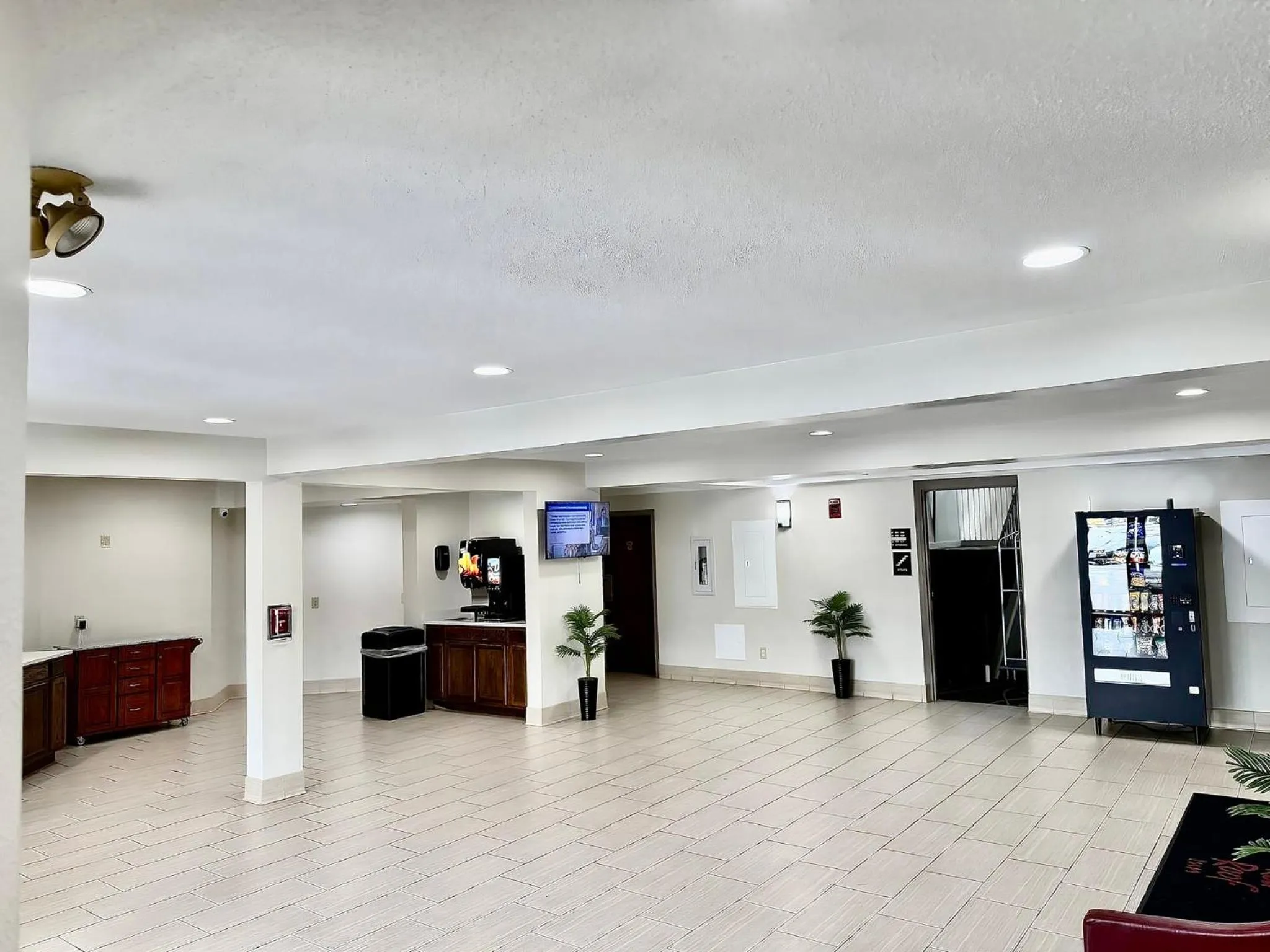Lobby or reception in Red Roof Inn & Suites Newport - Middletown, RI