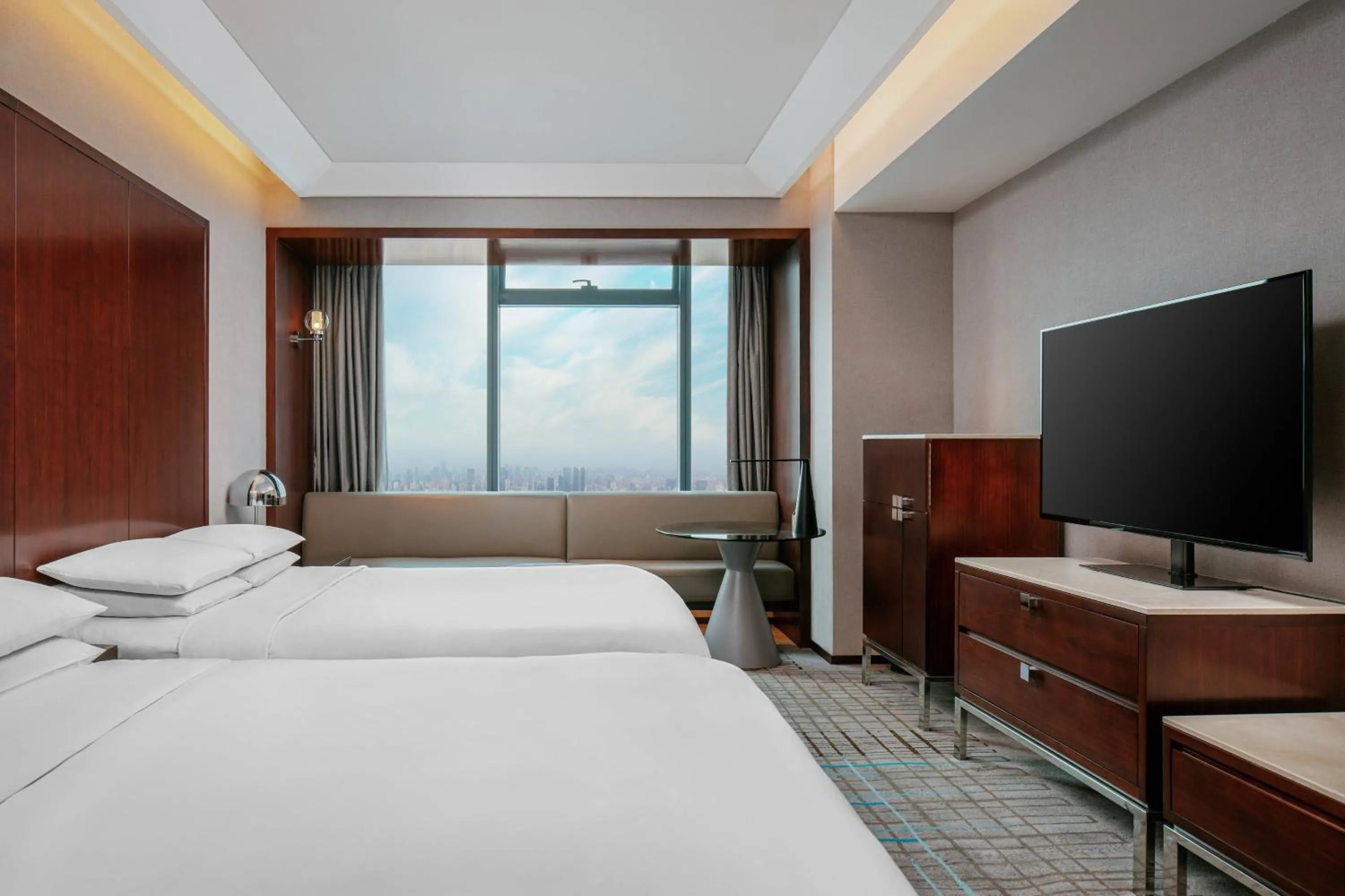 Photo of the whole room, Bed in Renaissance Shanghai Zhongshan Park Hotel
