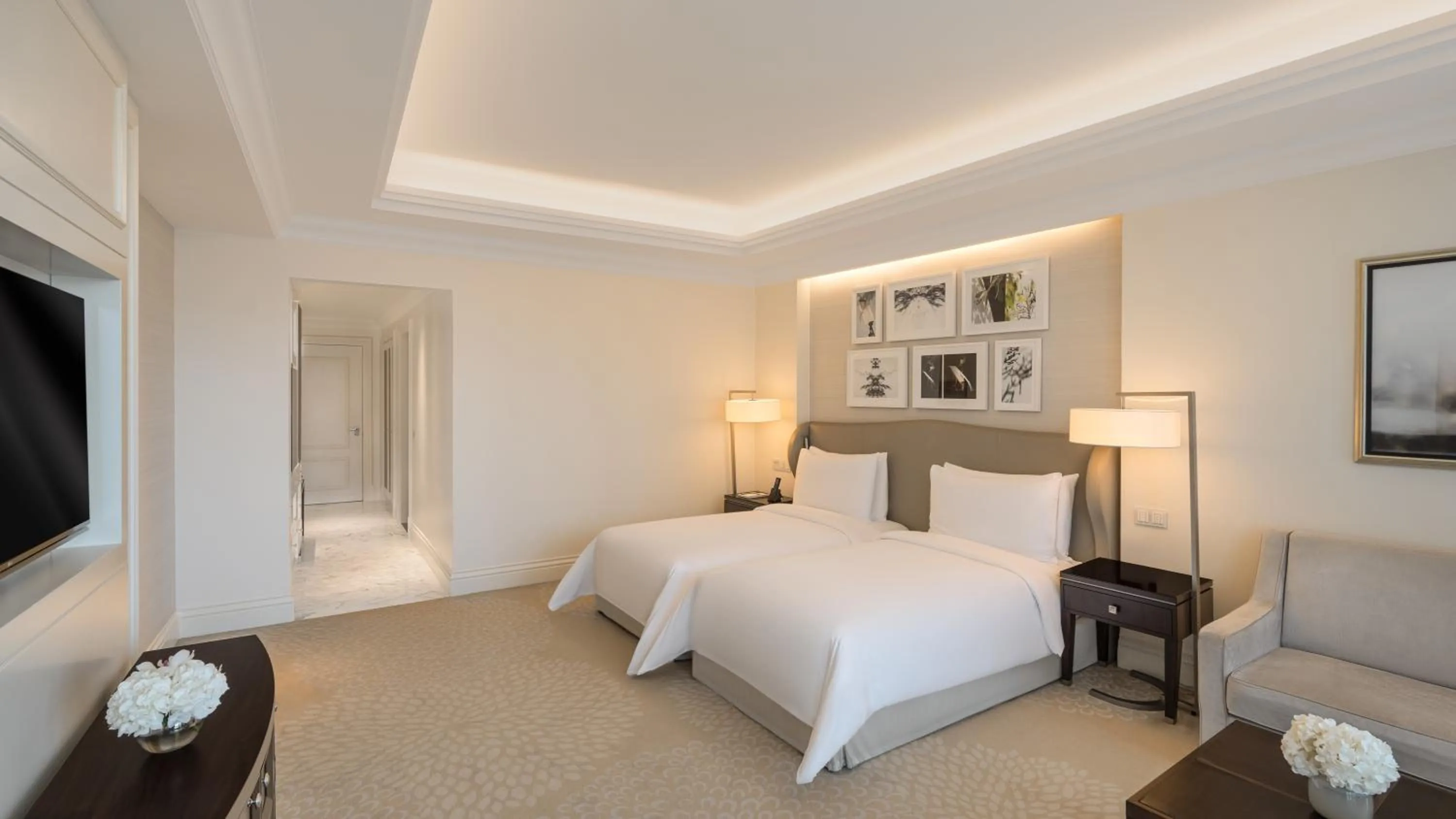 Bedroom, Bed in Kempinski The Boulevard Dubai