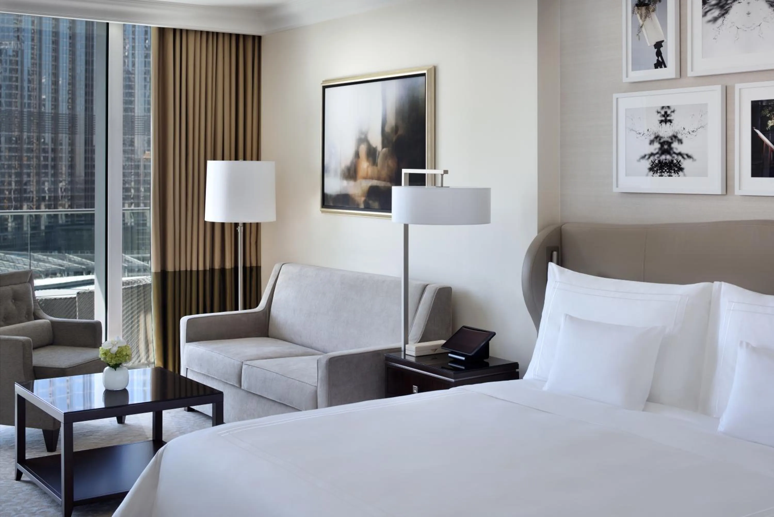 Bedroom, Bed in Kempinski The Boulevard Dubai