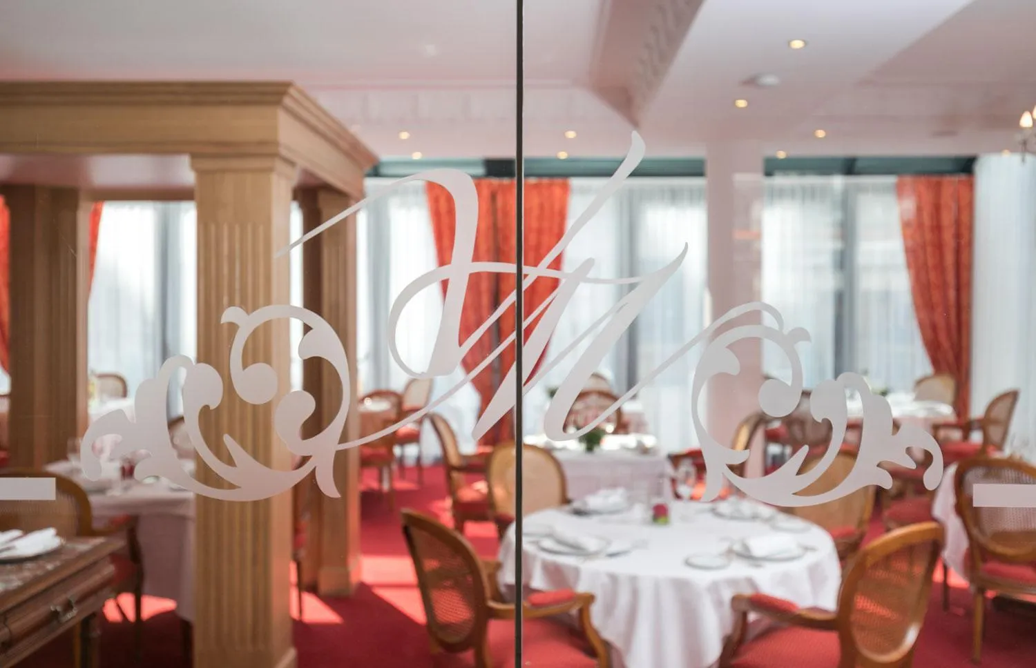 Dining area in Médicis Home Puteaux