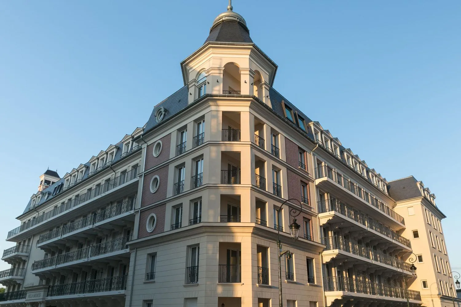 Facade/entrance in Médicis Home Puteaux
