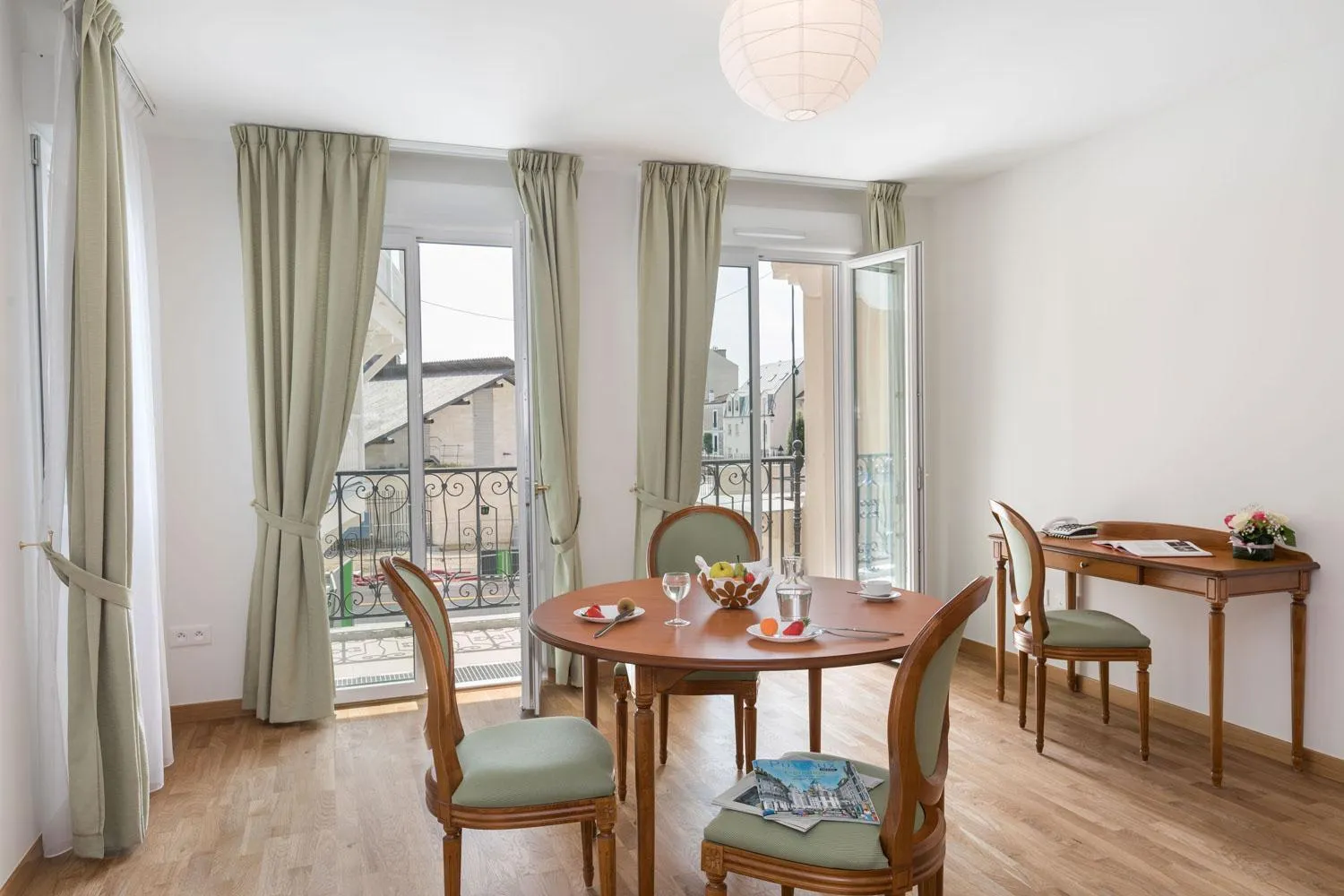 Balcony/Terrace in Médicis Home Puteaux