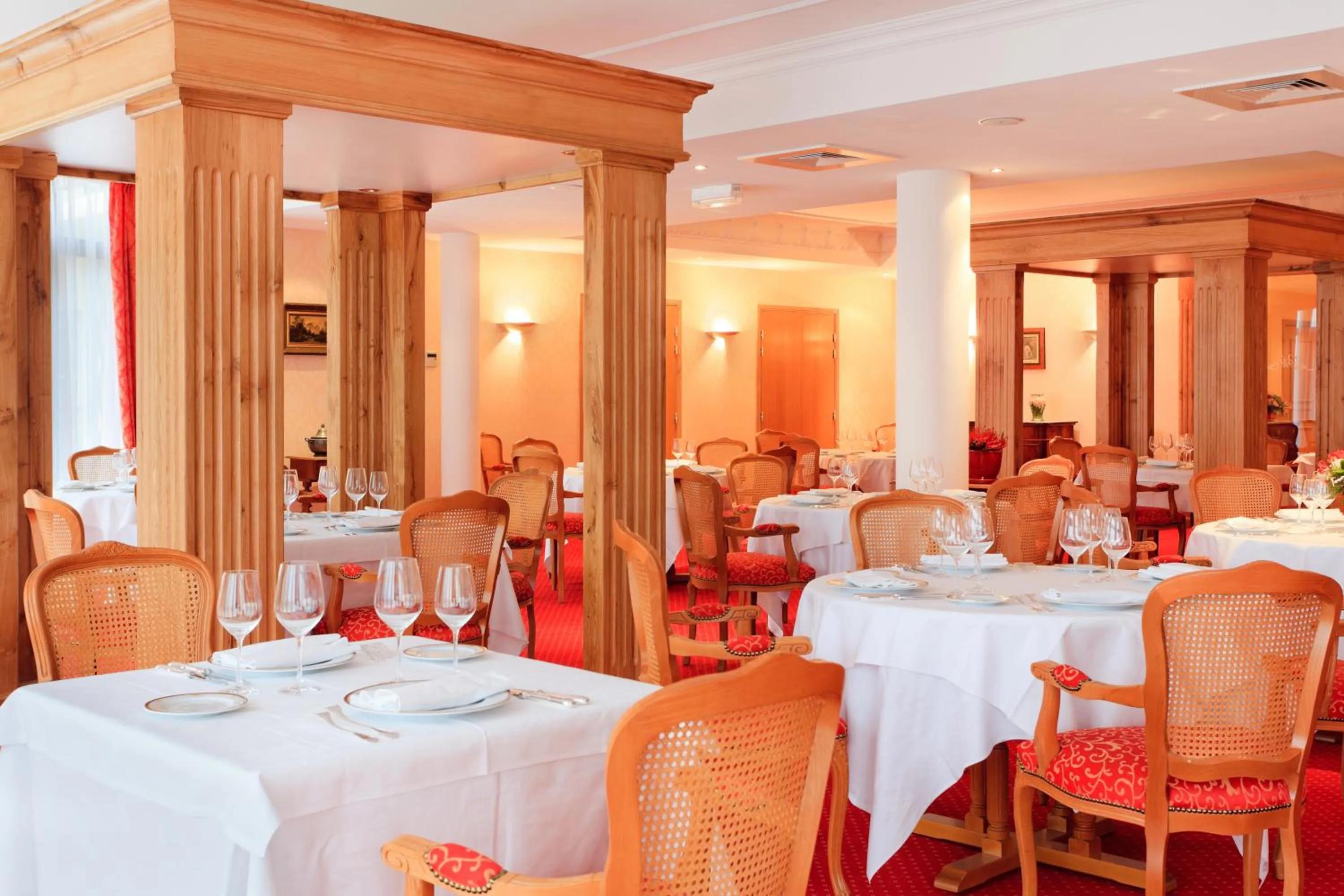 Restaurant/places to eat in Médicis Home Puteaux