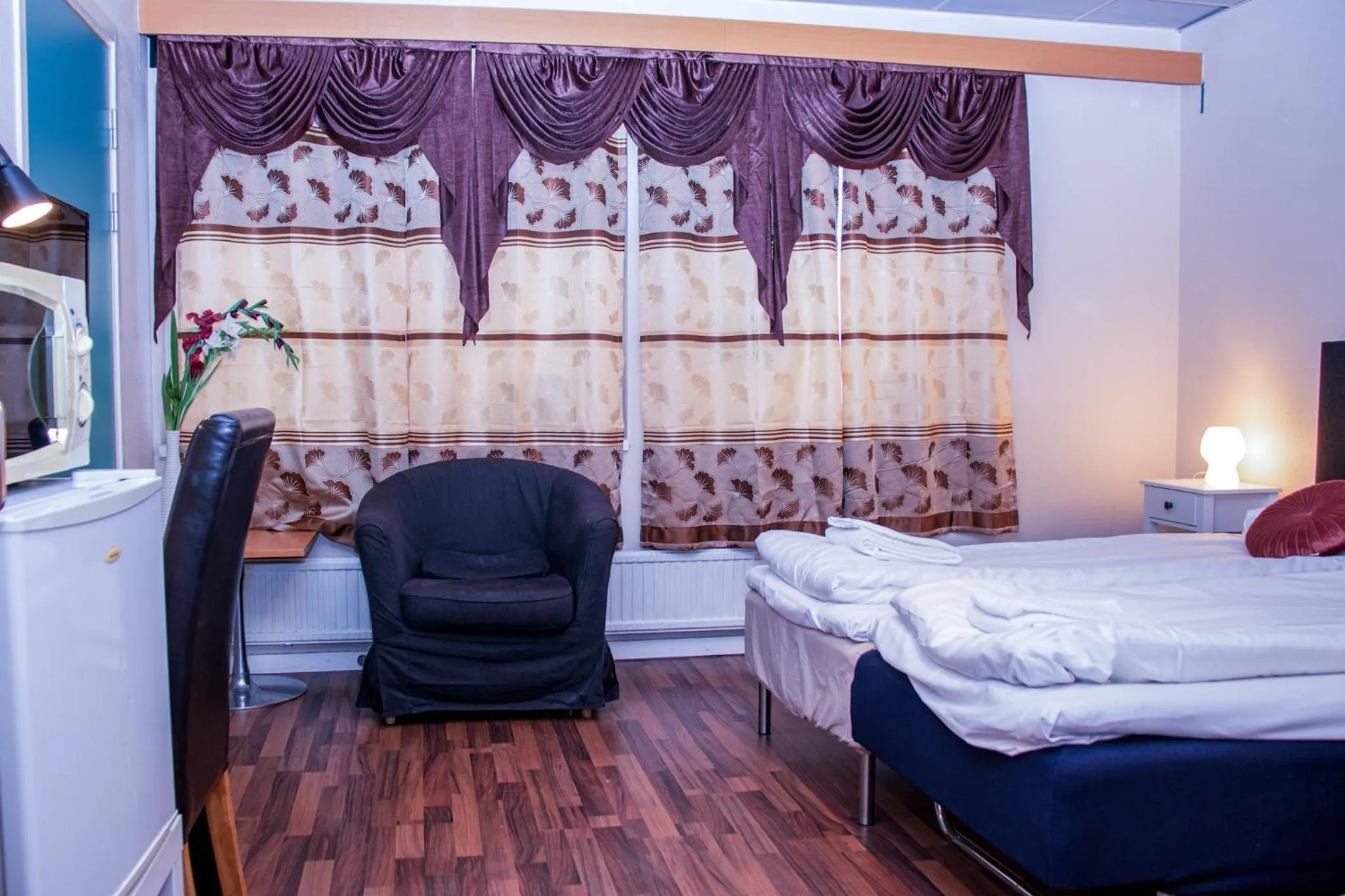 Bed in Euroway Hotel