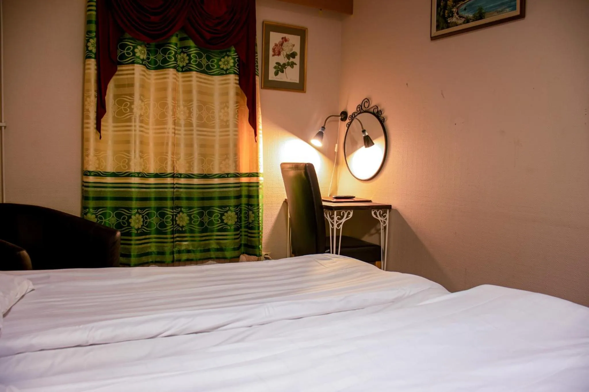 Bed in Euroway Hotel