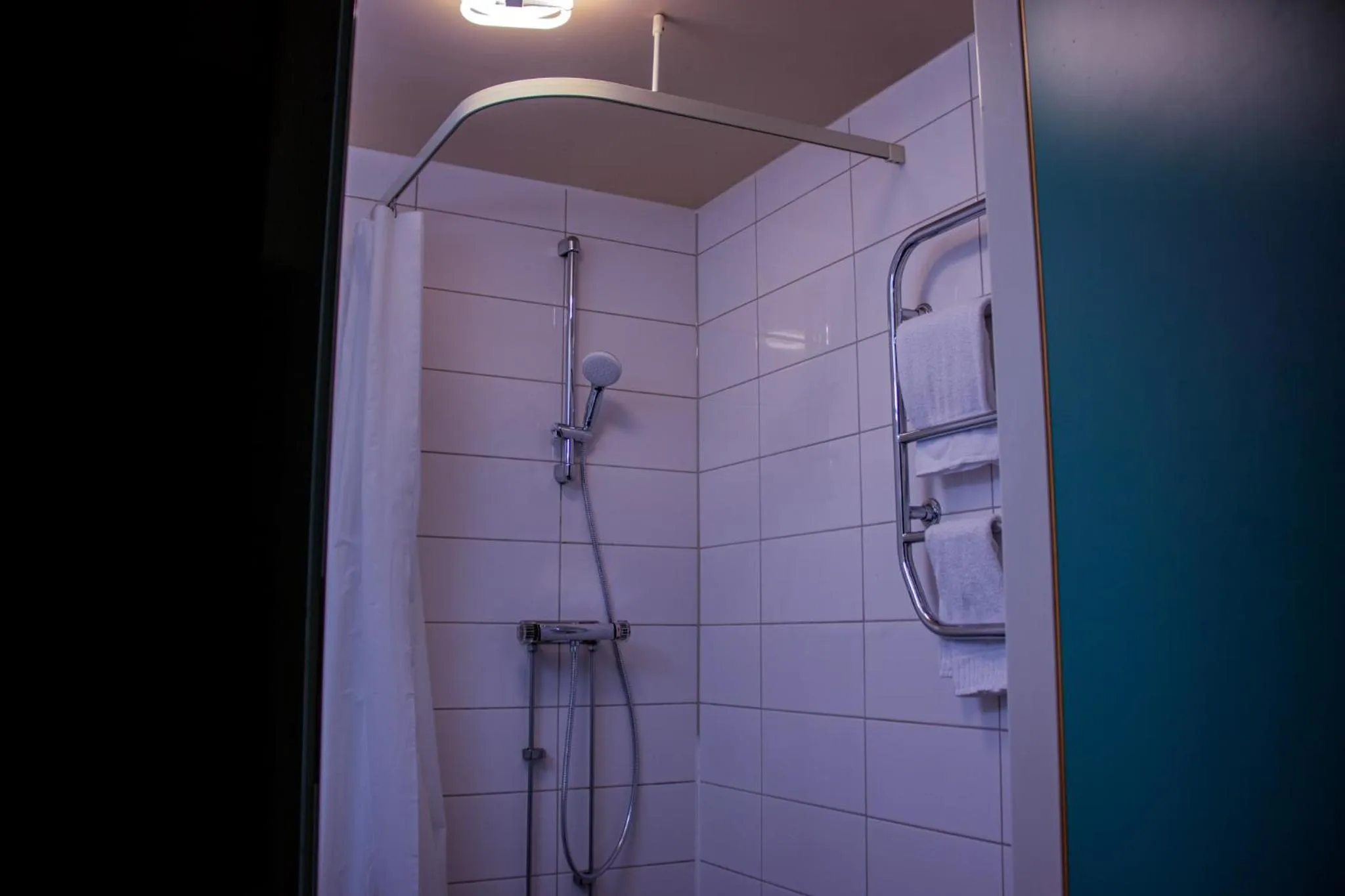 Shower in Euroway Hotel