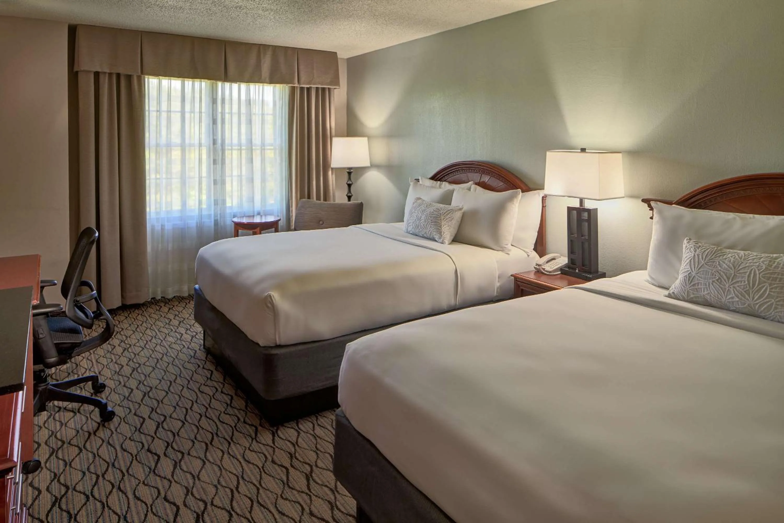 Bedroom, Bed in Sonesta Atlanta Airport South