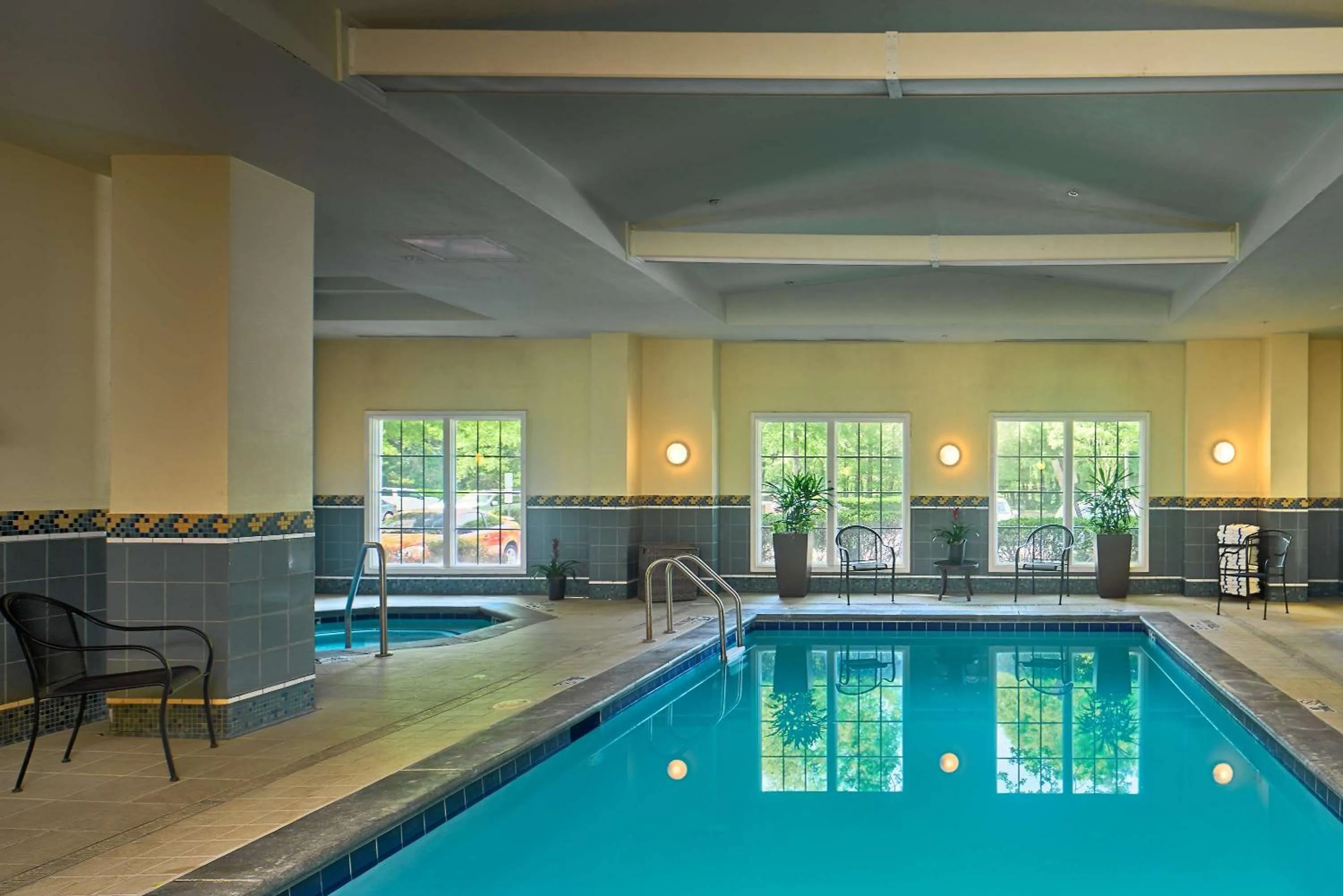 Pool view in Sonesta Atlanta Airport South