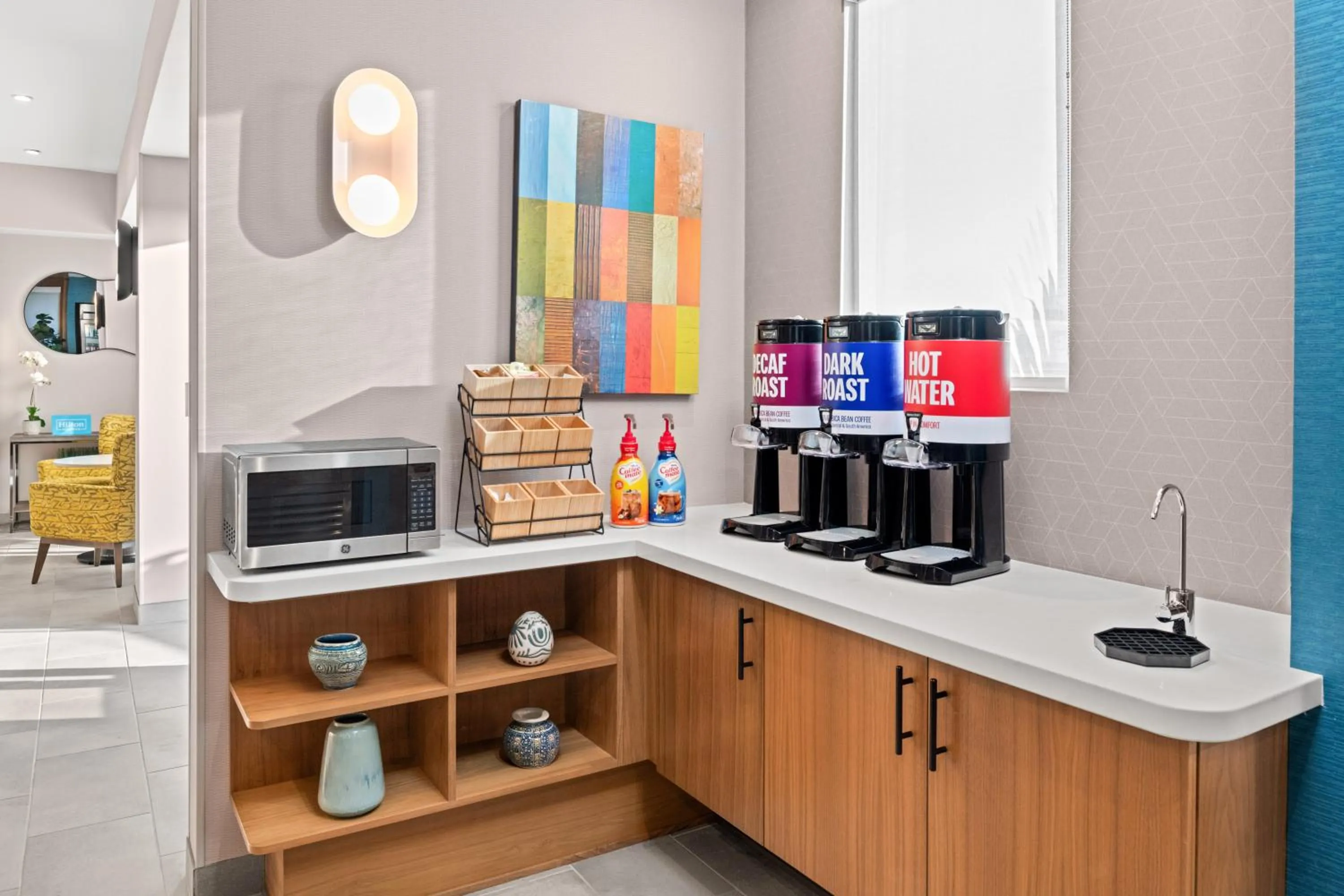 Coffee/tea facilities in Hampton Inn by Hilton Costa Mesa Newport Beach