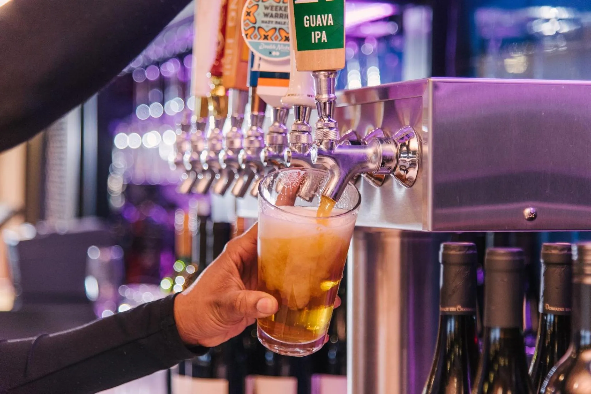 Lounge or bar in Holiday Inn Philadelphia-Cherry Hill by IHG