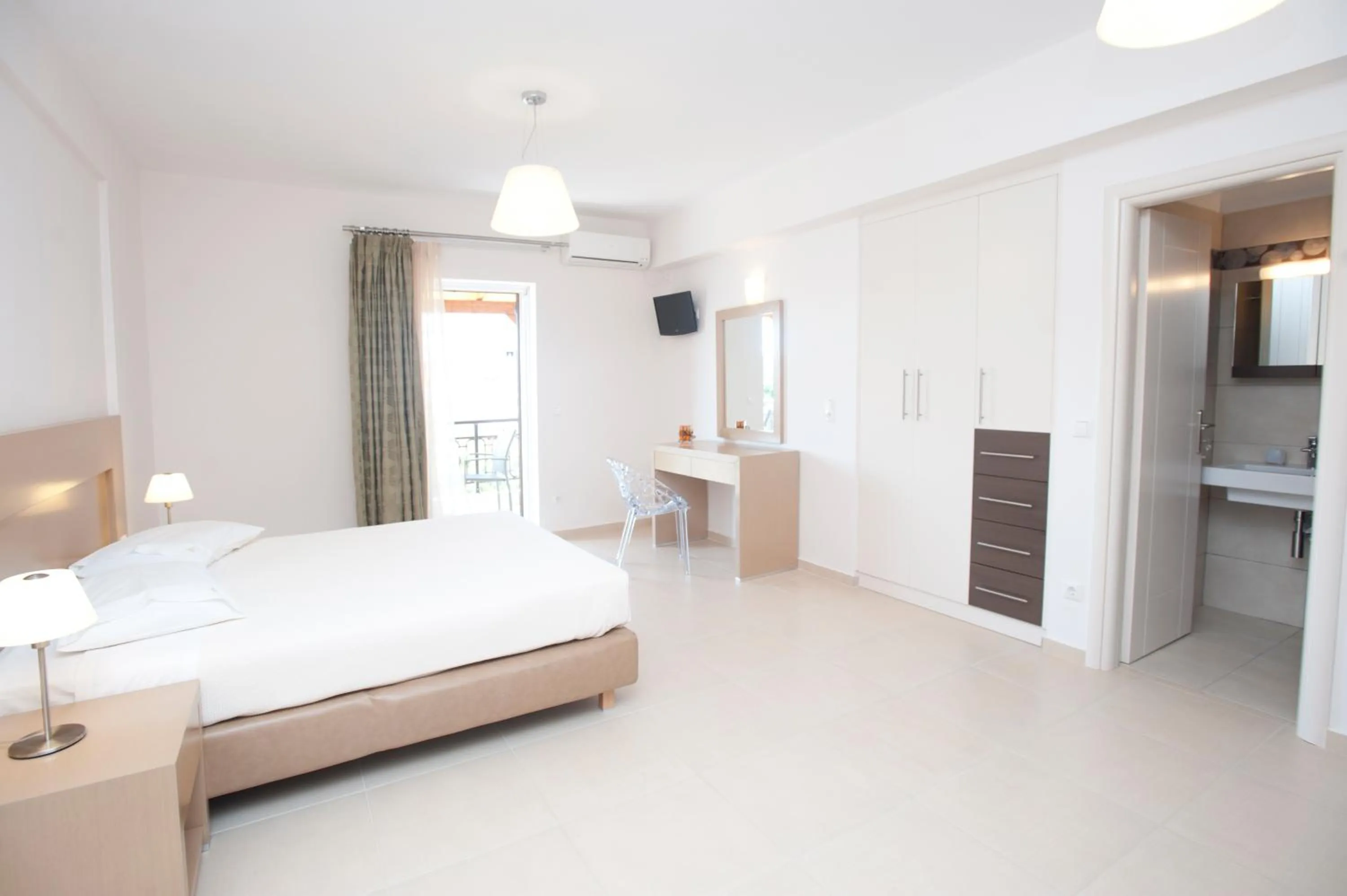 Day, Bed in Georgio Seaside Hotel