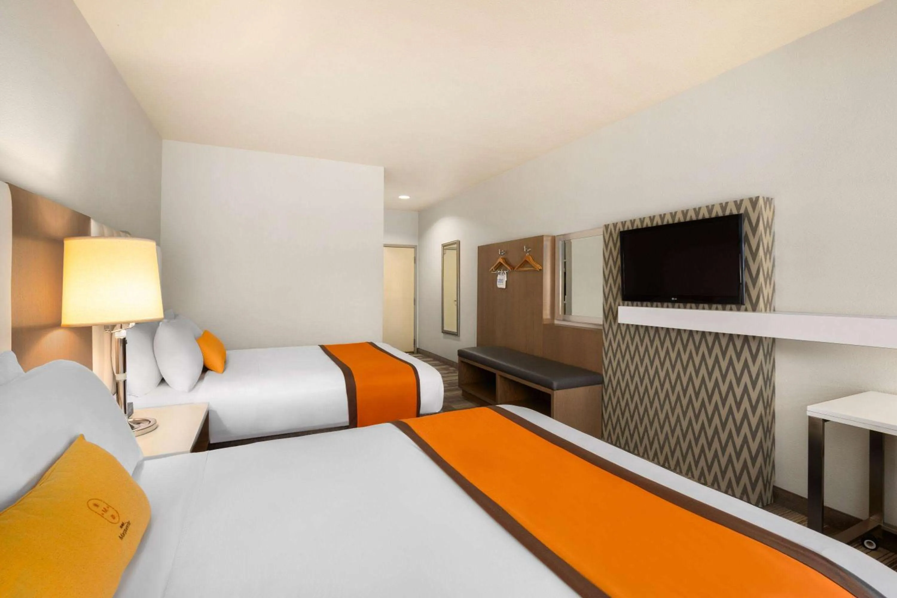 Photo of the whole room, Bed in Hotel Marguerite South Anaheim - Garden Grove, Trademark Collection by Wyndham