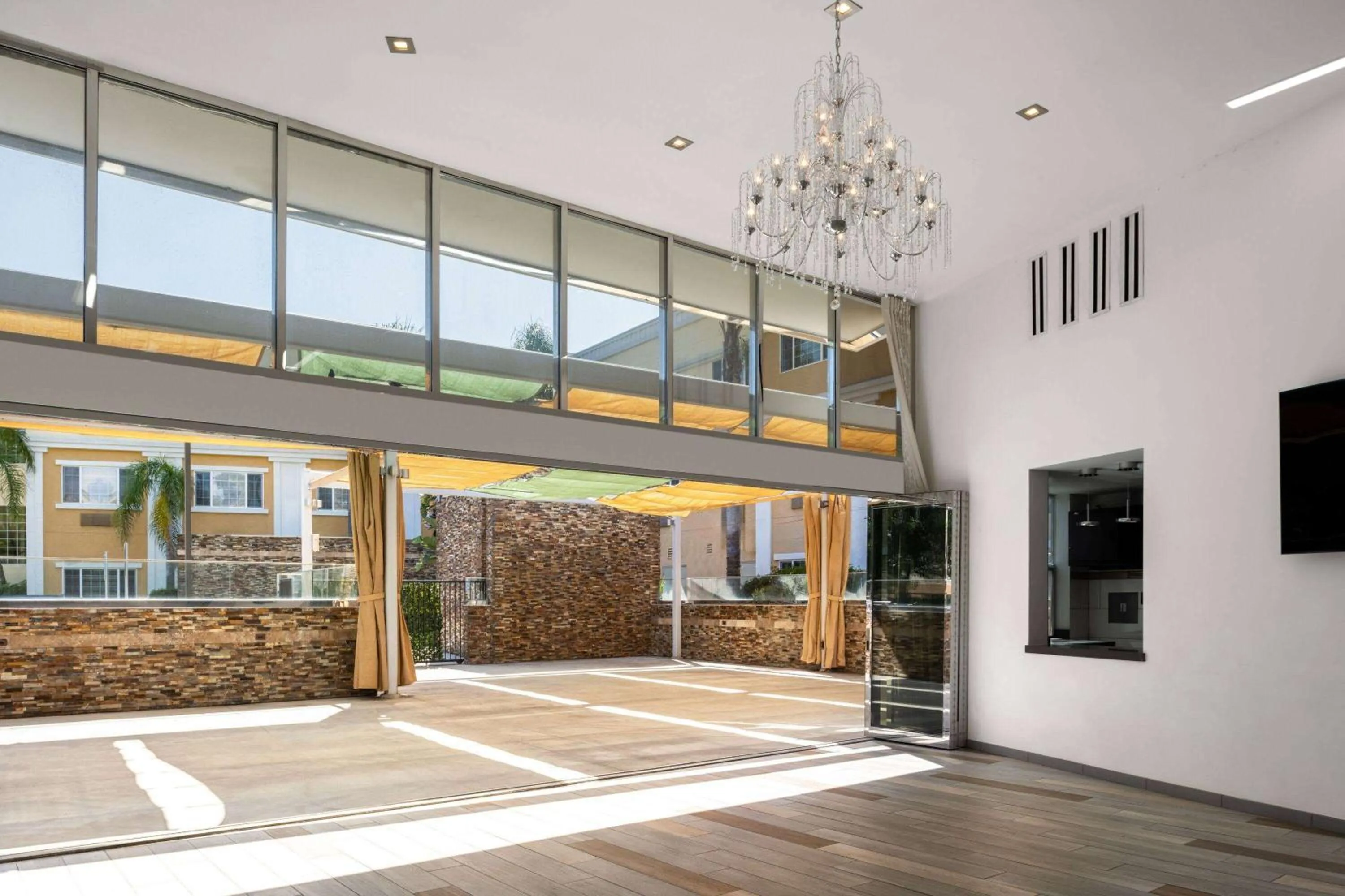 Banquet/Function facilities in Hotel Marguerite South Anaheim - Garden Grove, Trademark Collection by Wyndham