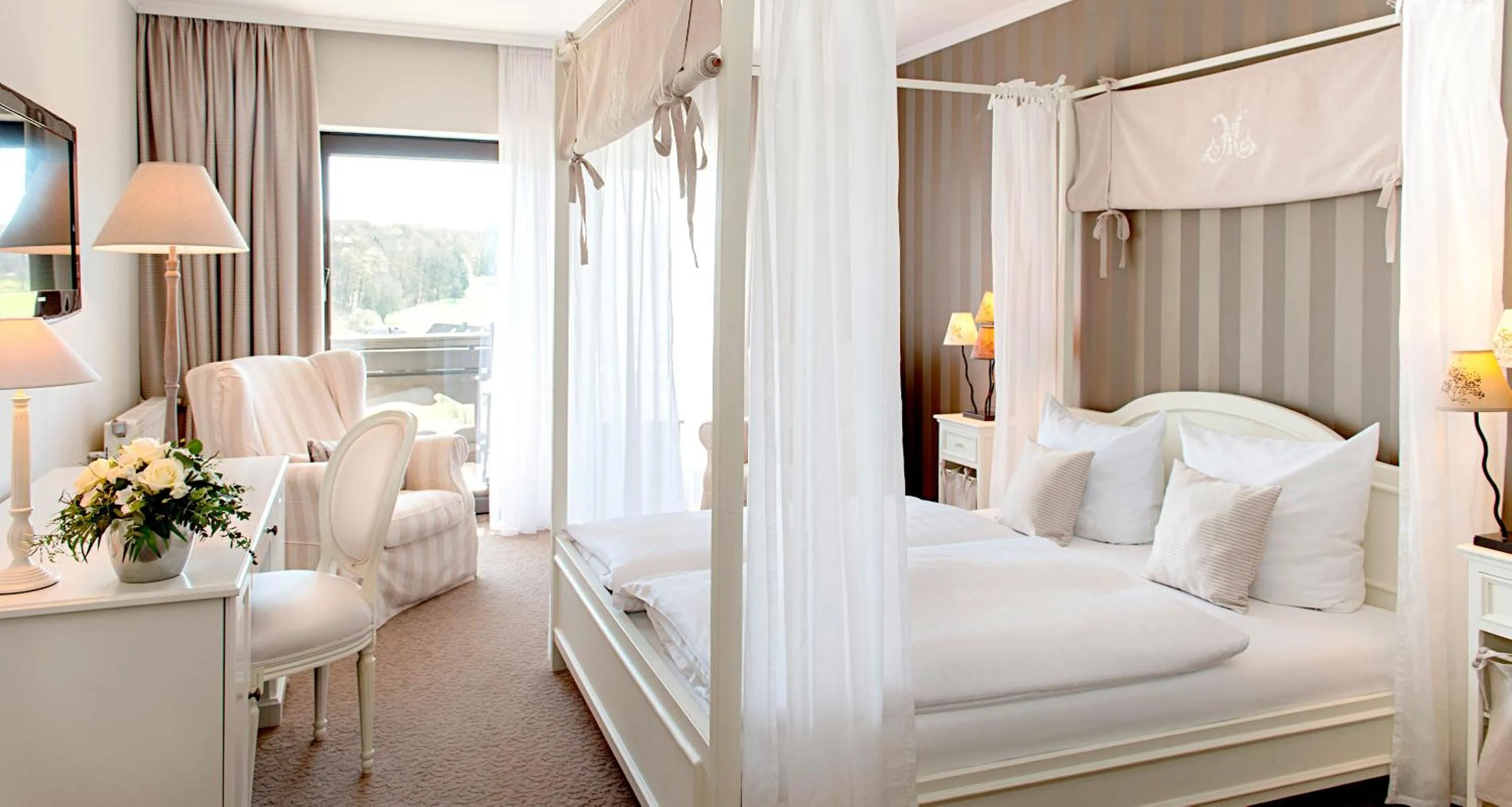 View (from property/room), Bed in Victor's Seehotel Weingärtner Bostalsee