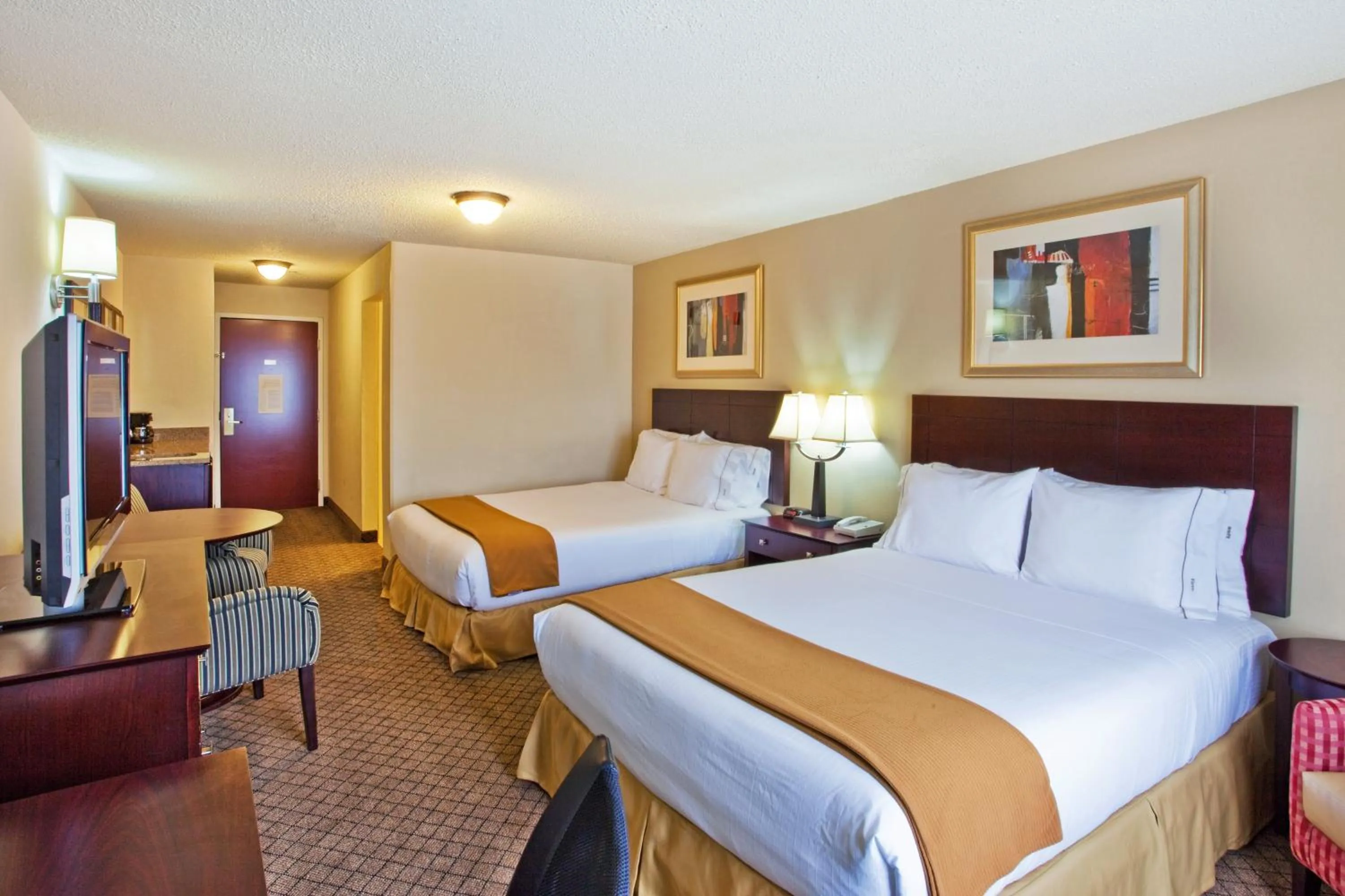 Photo of the whole room, Bed in Holiday Inn Express Hotel & Suites - Atlanta/Emory University Area by IHG