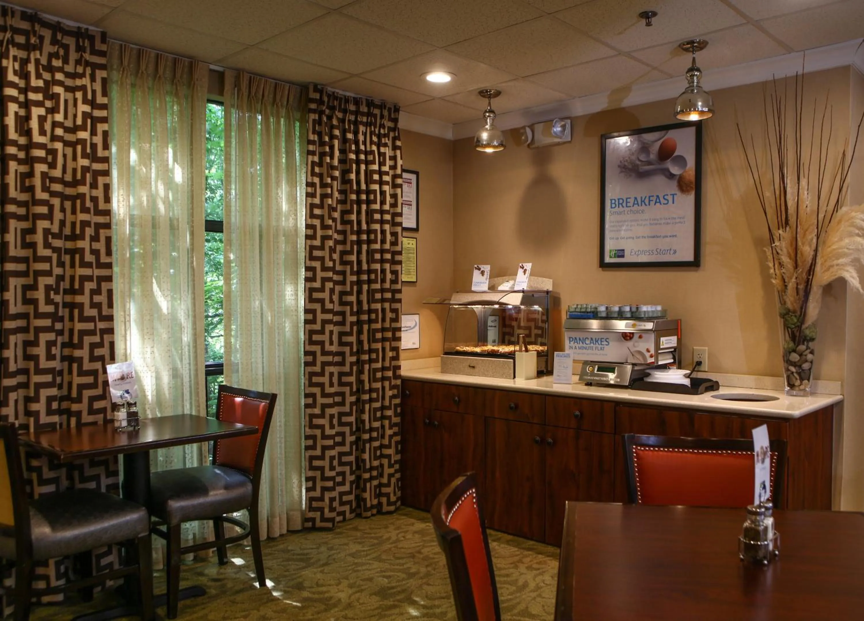 Breakfast in Holiday Inn Express Hotel & Suites - Atlanta/Emory University Area by IHG