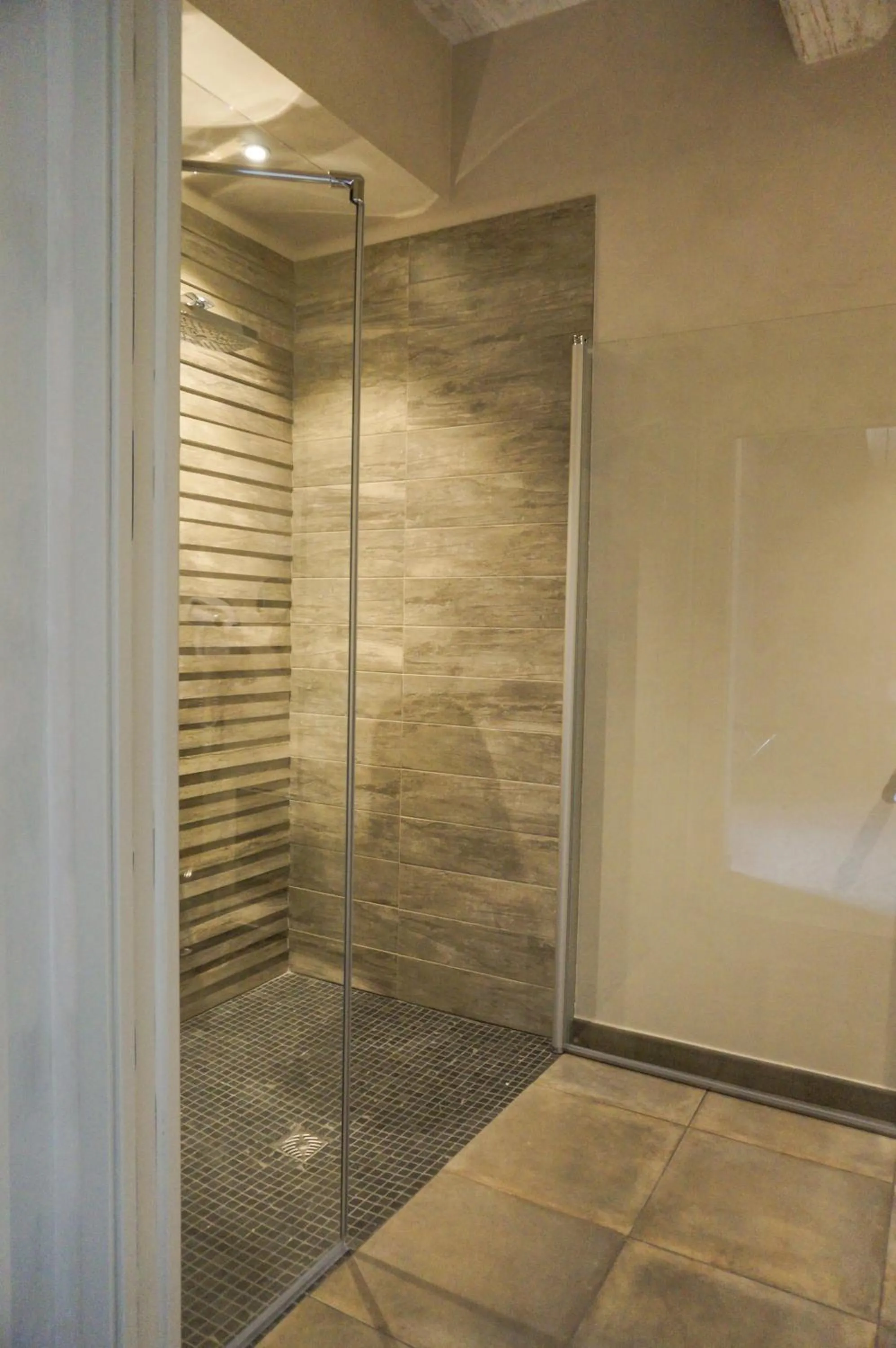 Shower in Boutique Hôtel La Villa MONTESQUIEU