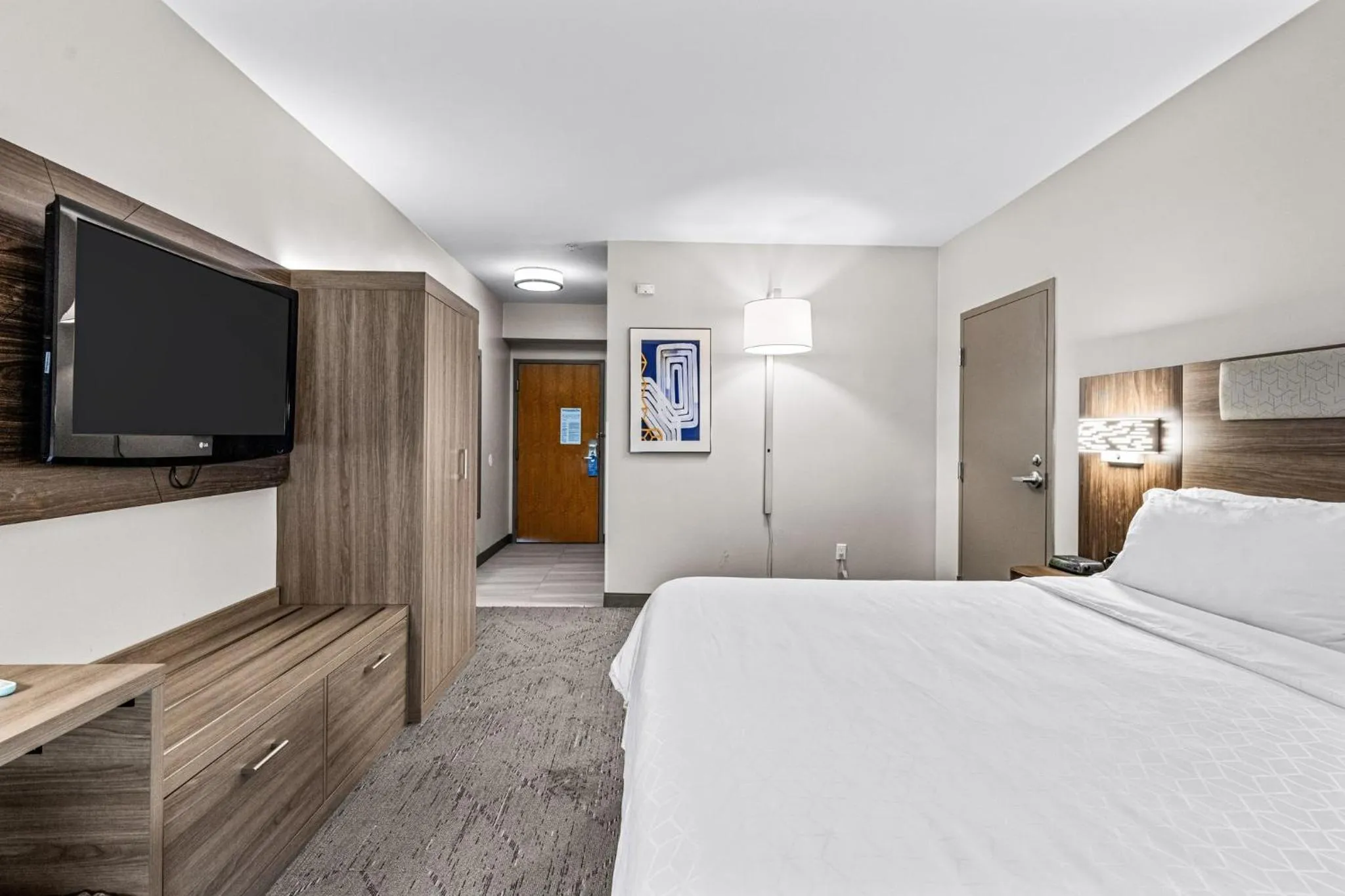 Photo of the whole room, Bed in Holiday Inn Express & Suites Carneys Point - Pennsville by IHG