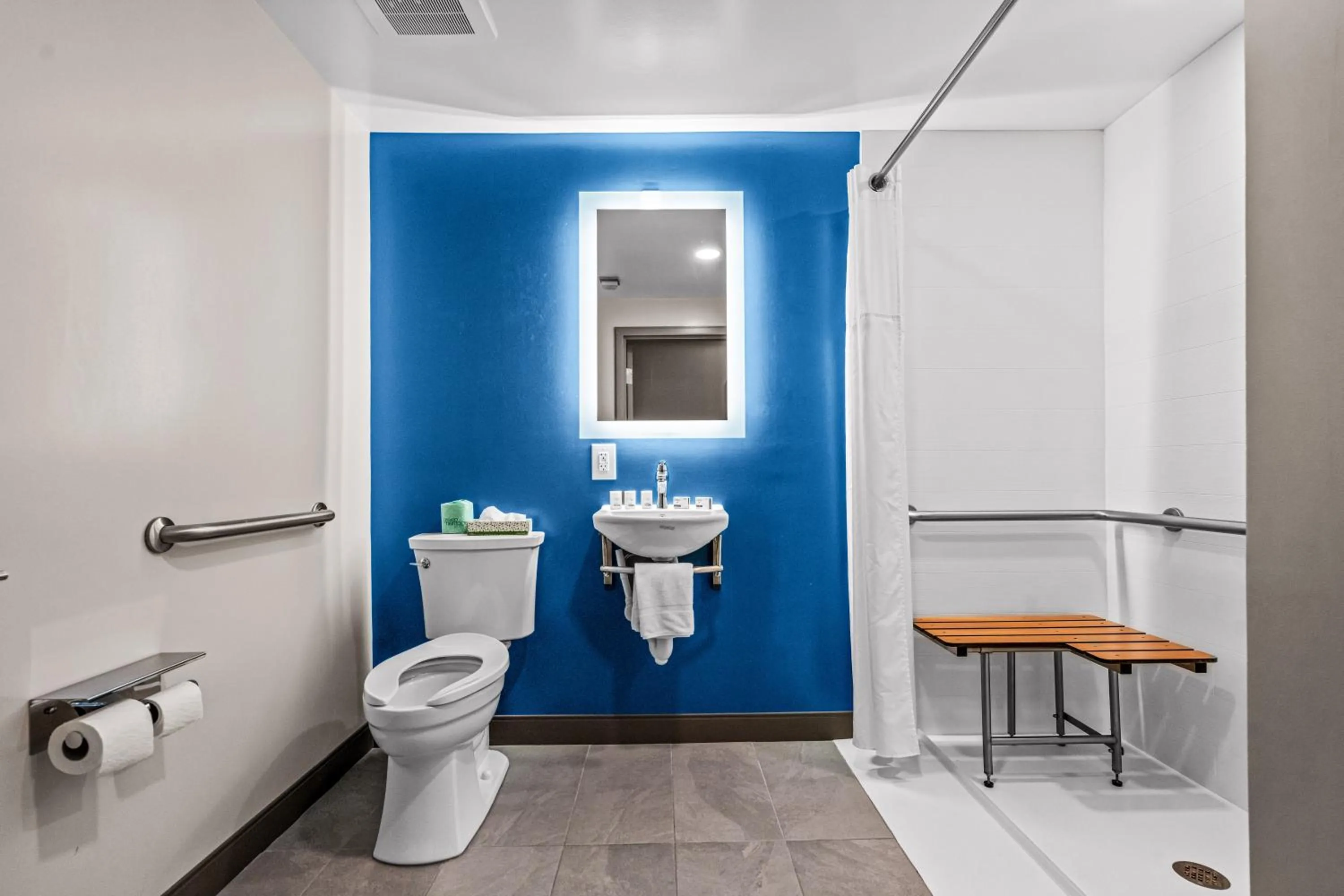 Holiday Inn Express & Suites Carneys Point - Pennsville by IHG