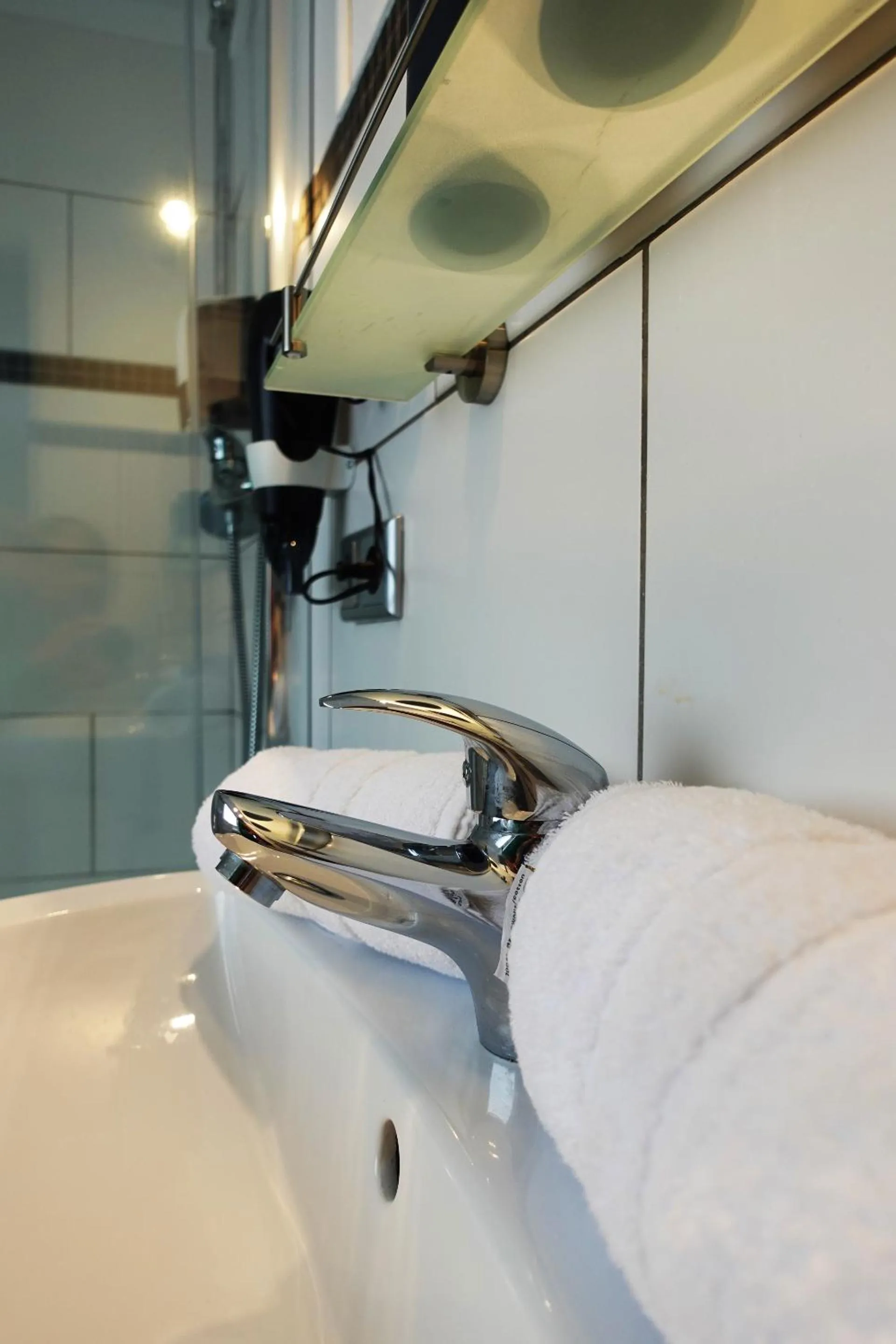 Bathroom, Bed in Hotel Berghof Wasserkuppe & Gästehaus Fuldaquelle