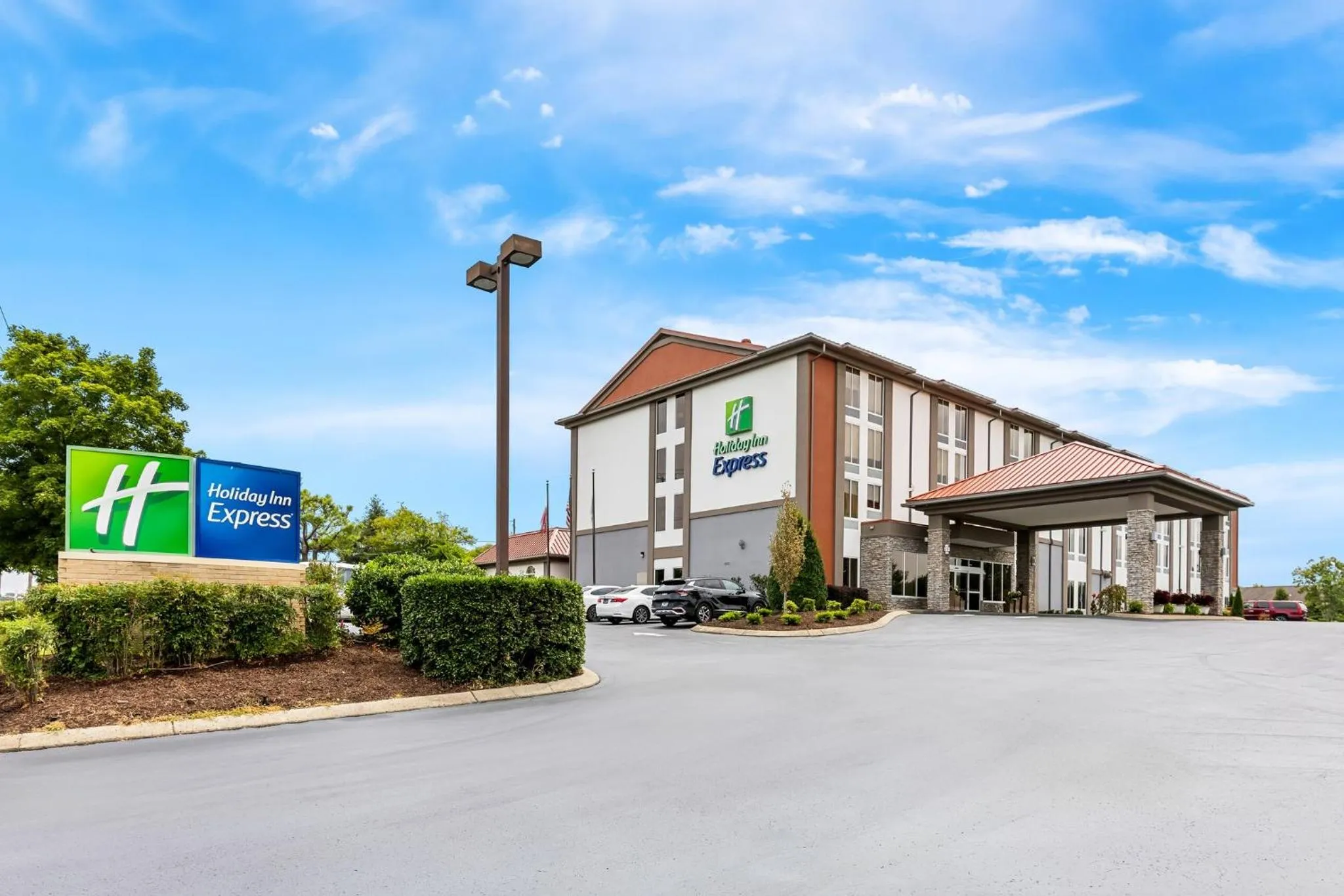 Property building in Holiday Inn Express Nashville-Hendersonville by IHG