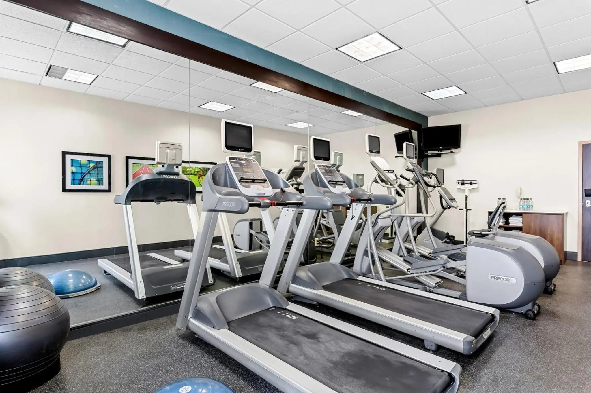 Fitness centre/facilities in Holiday Inn Express Nashville-Hendersonville by IHG