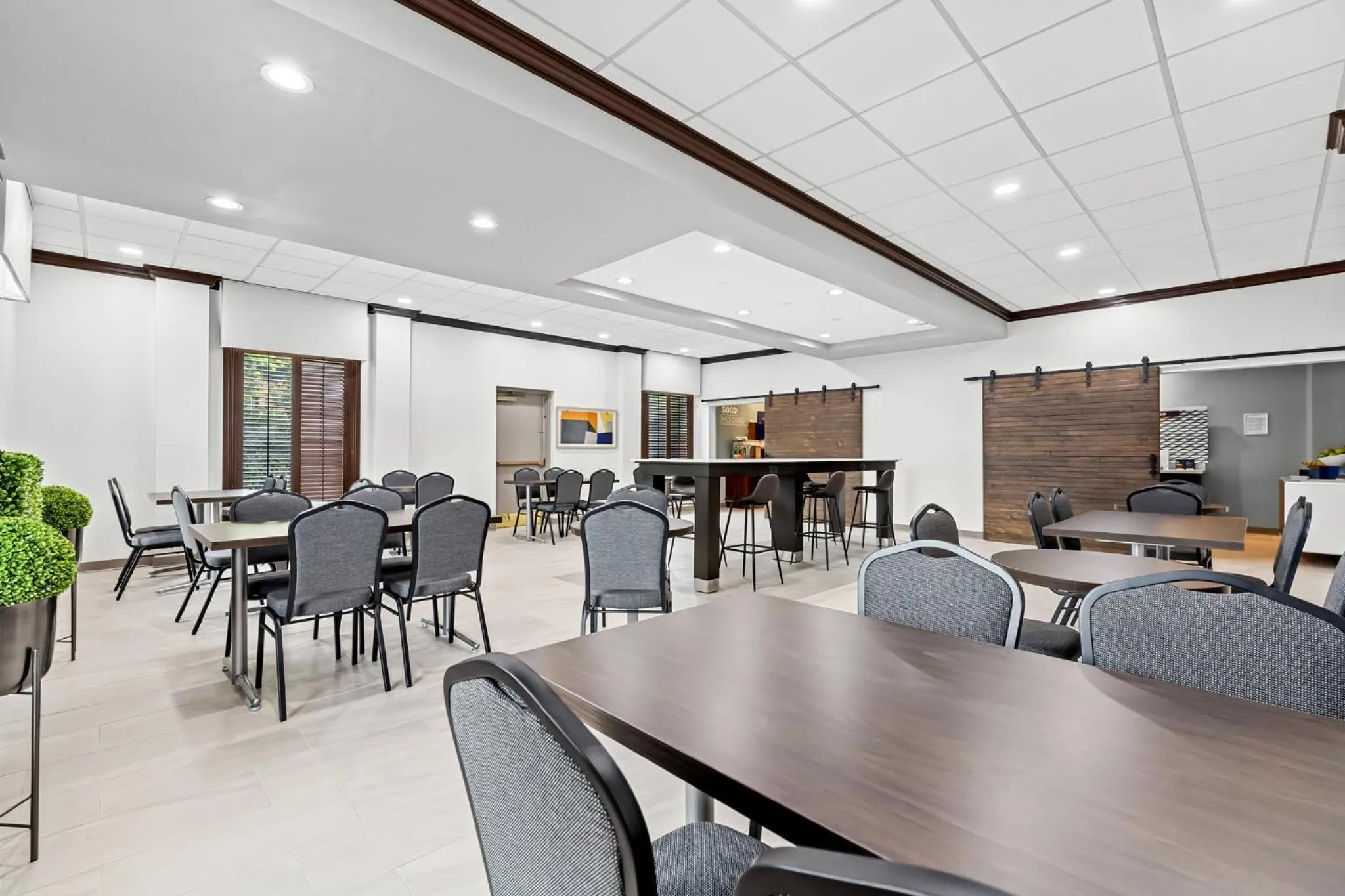 Restaurant/places to eat in Holiday Inn Express Nashville-Hendersonville by IHG