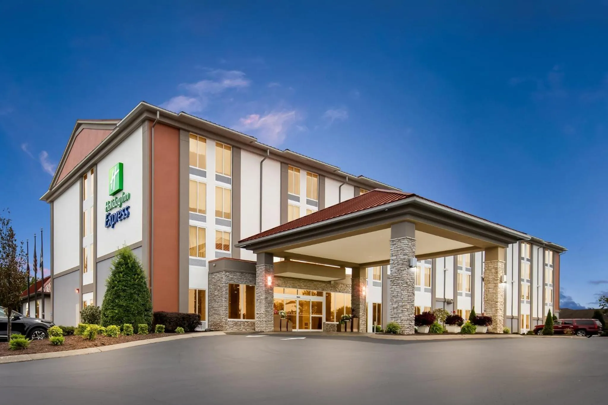 Property building in Holiday Inn Express Nashville-Hendersonville by IHG