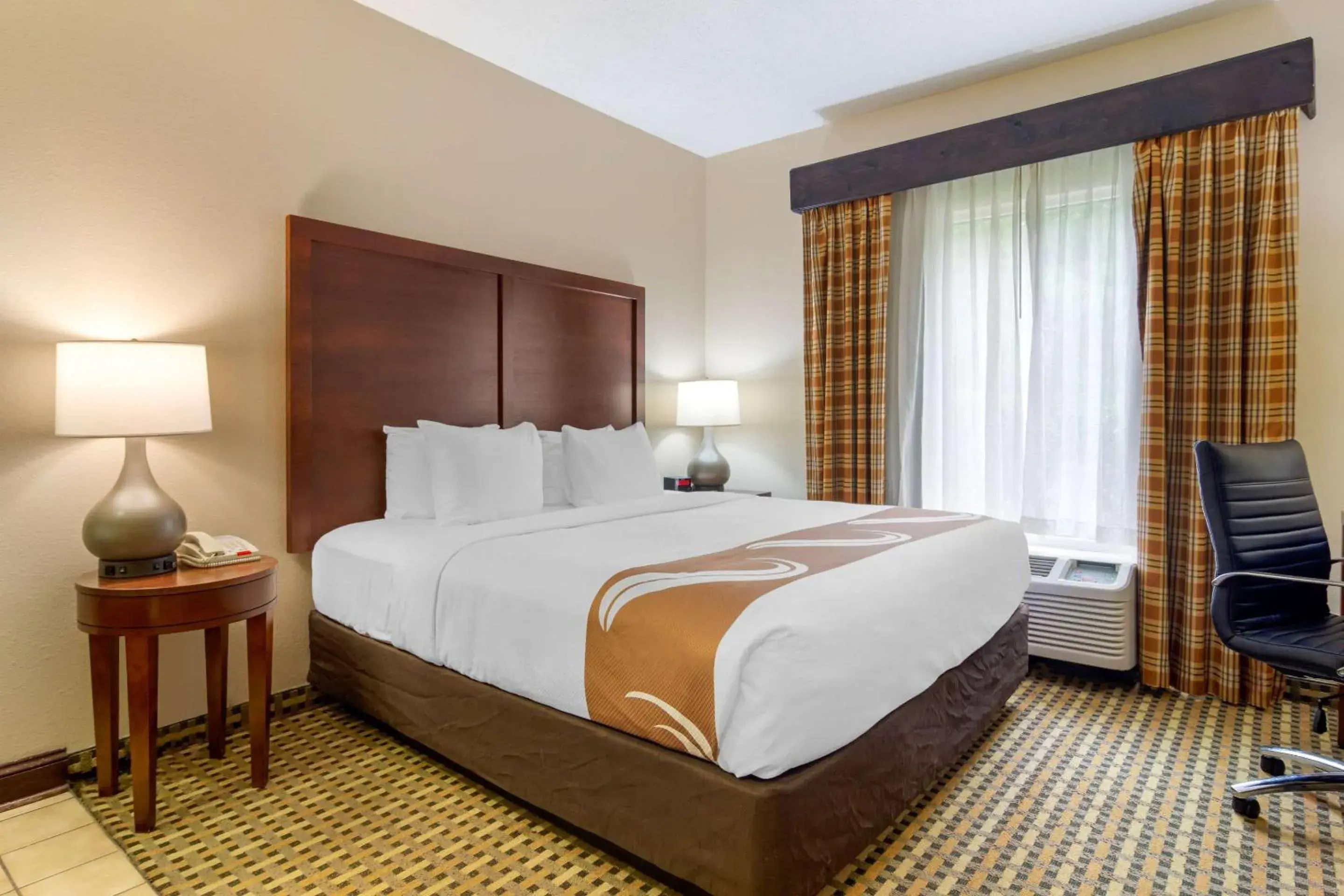 King Room with Whirlpool - Non Smoking/Interior Hall in Quality Inn & Suites Decatur - Atlanta East King Room with Whirlpool - Non Smoking/Interior Hall in Quality Inn & Suites Decatur - Atlanta East