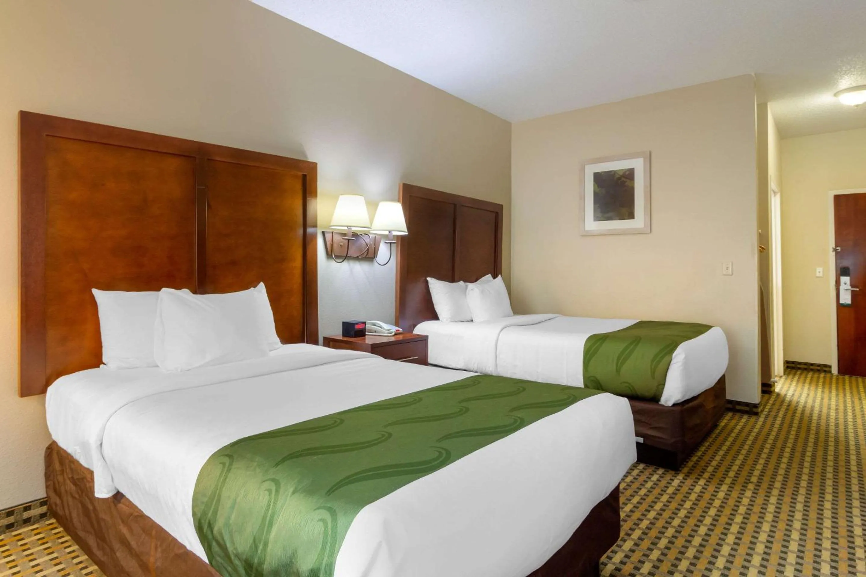 Photo of the whole room, Bed in Quality Inn & Suites Decatur - Atlanta East
