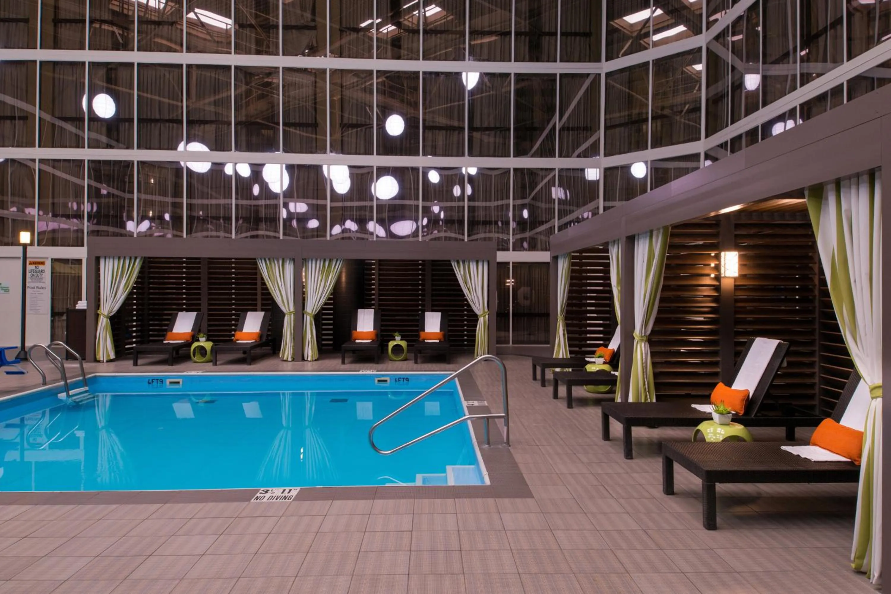 Swimming pool in The Arch Convention Hotel