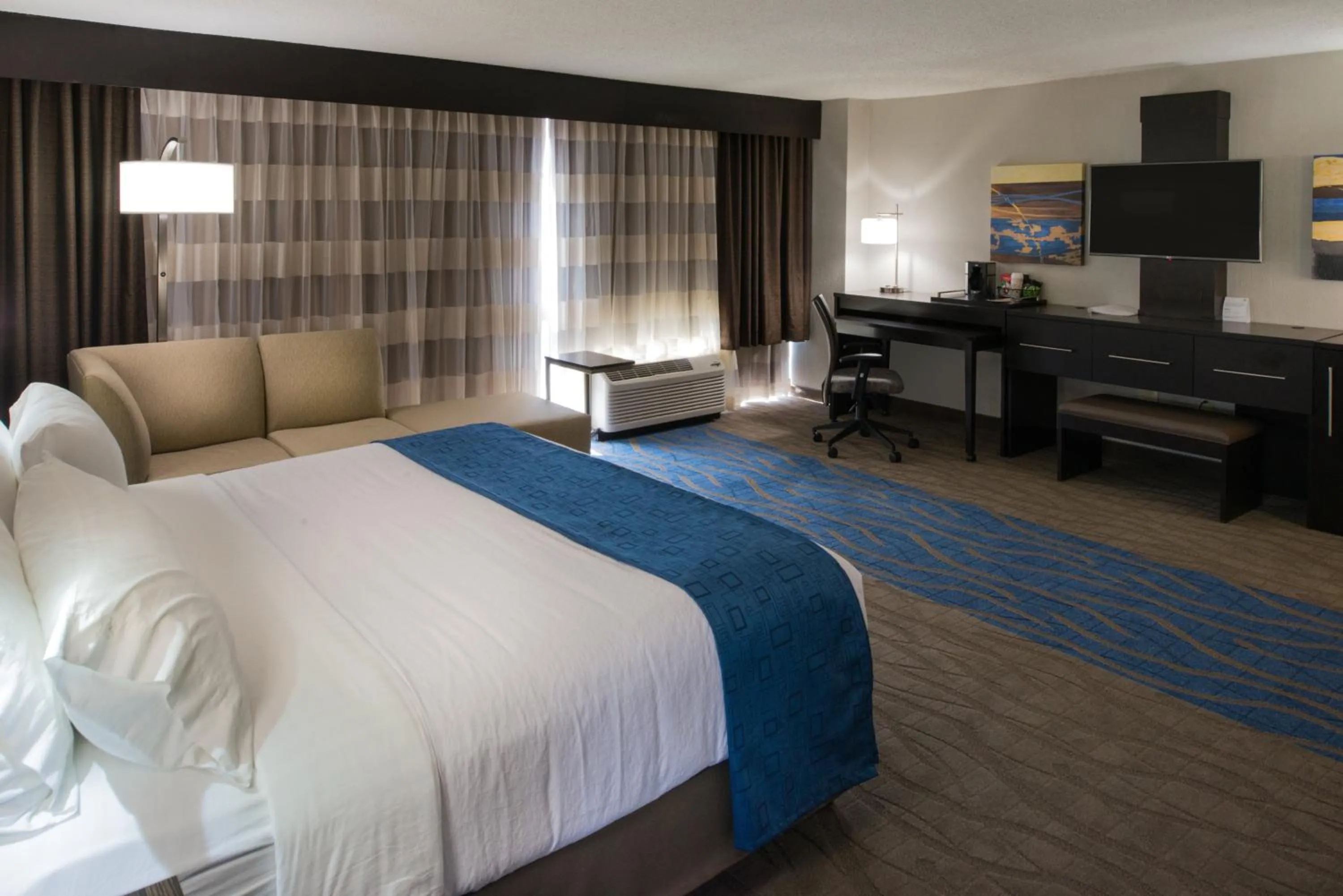 Photo of the whole room, Bed in The Arch Convention Hotel