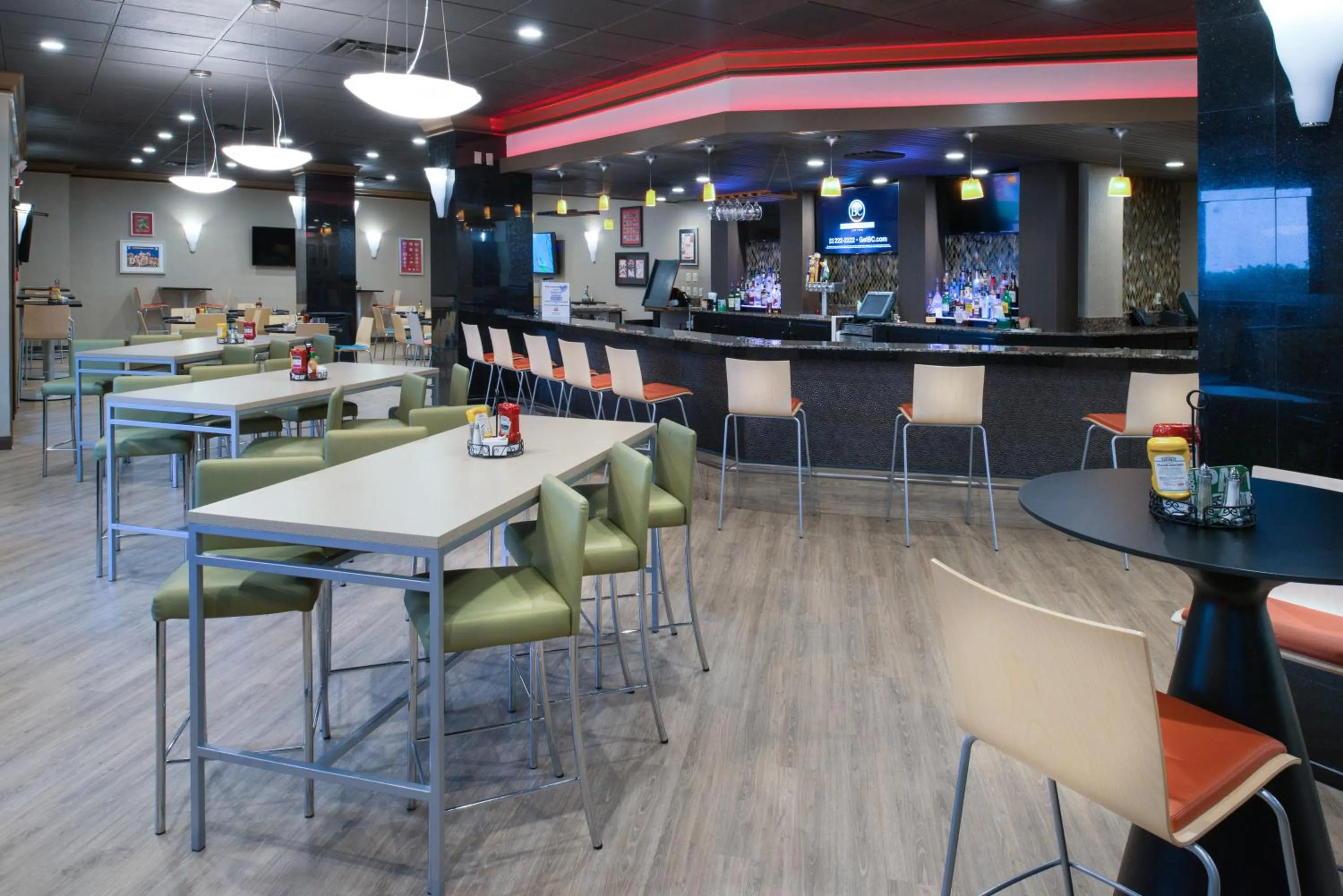 Restaurant/places to eat in The Arch Convention Hotel