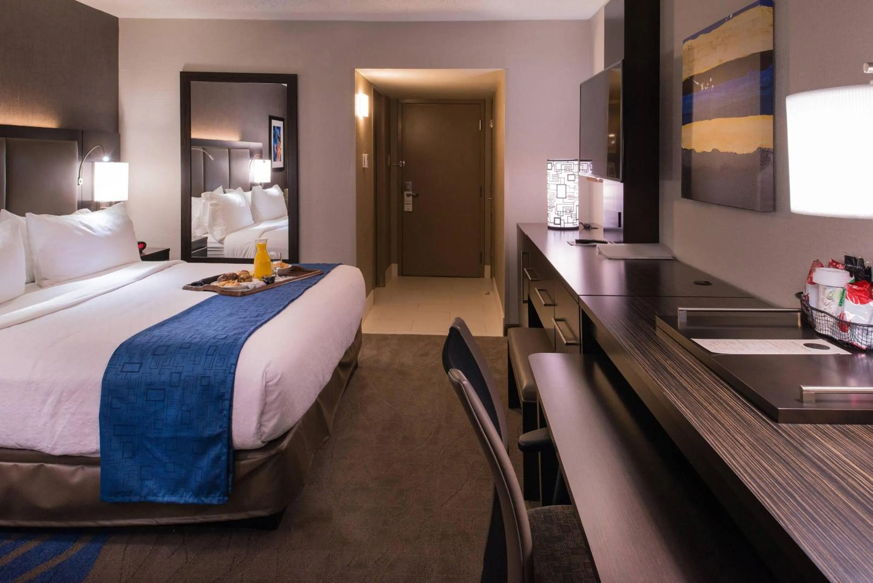 Bedroom, Bed in Radisson Hotel St Louis Downtown Convention Center