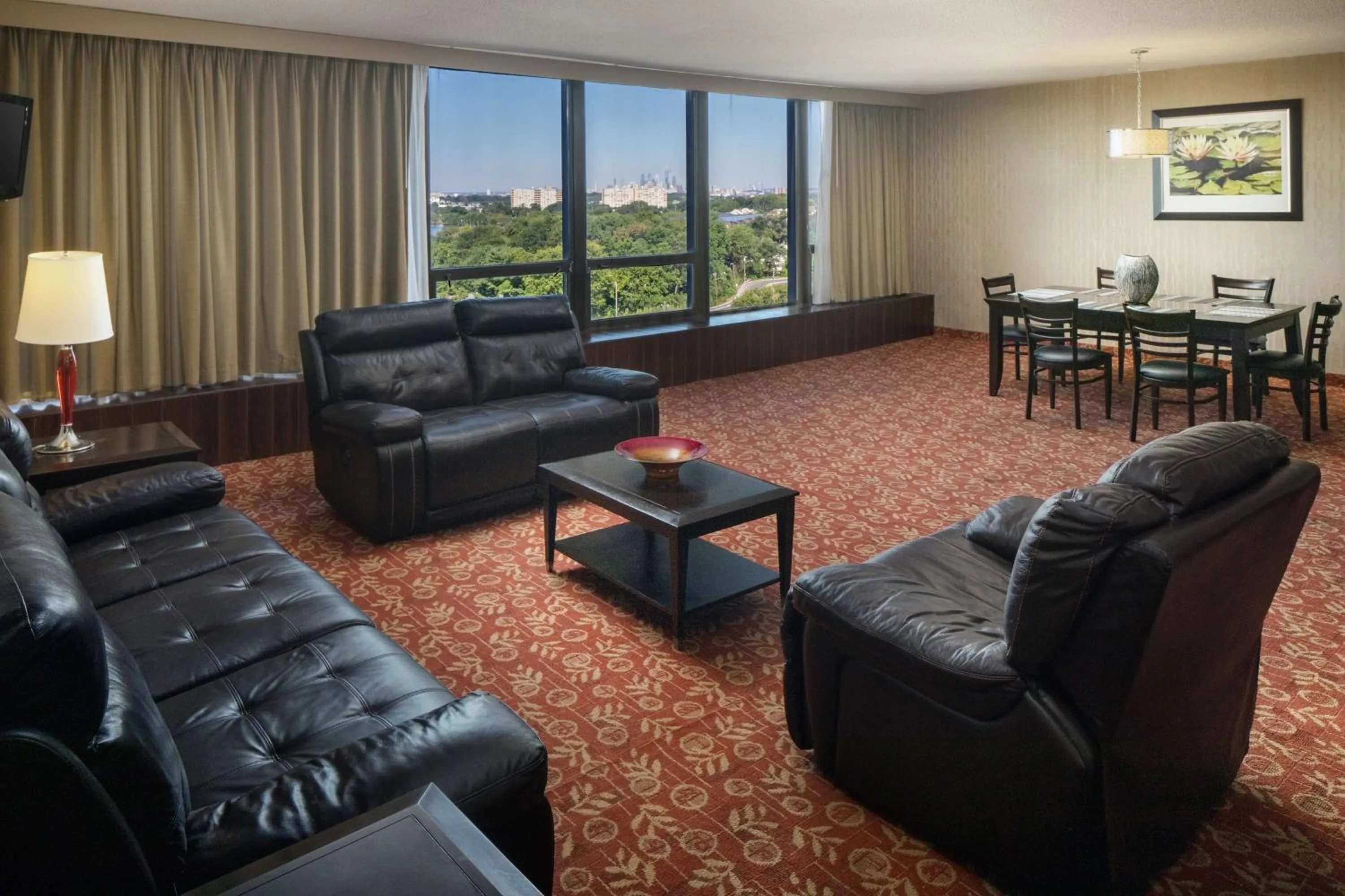 Living room in DoubleTree by Hilton Cherry Hill Philadelphia