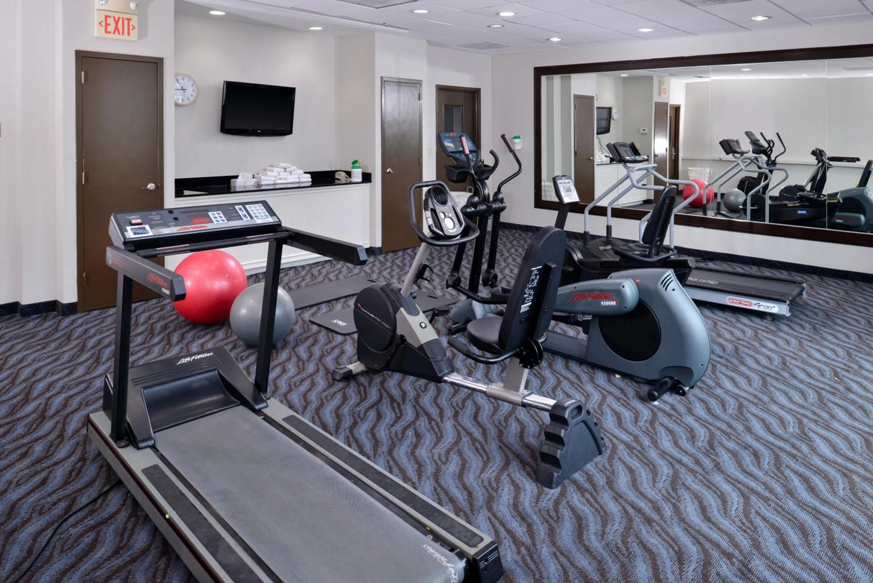 Fitness centre/facilities in Elimwood Hotel, a Ramada by Wyndham