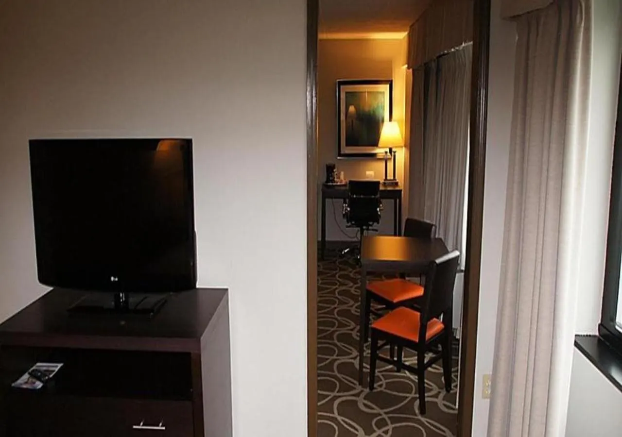 Living room in Elimwood Hotel, a Ramada by Wyndham