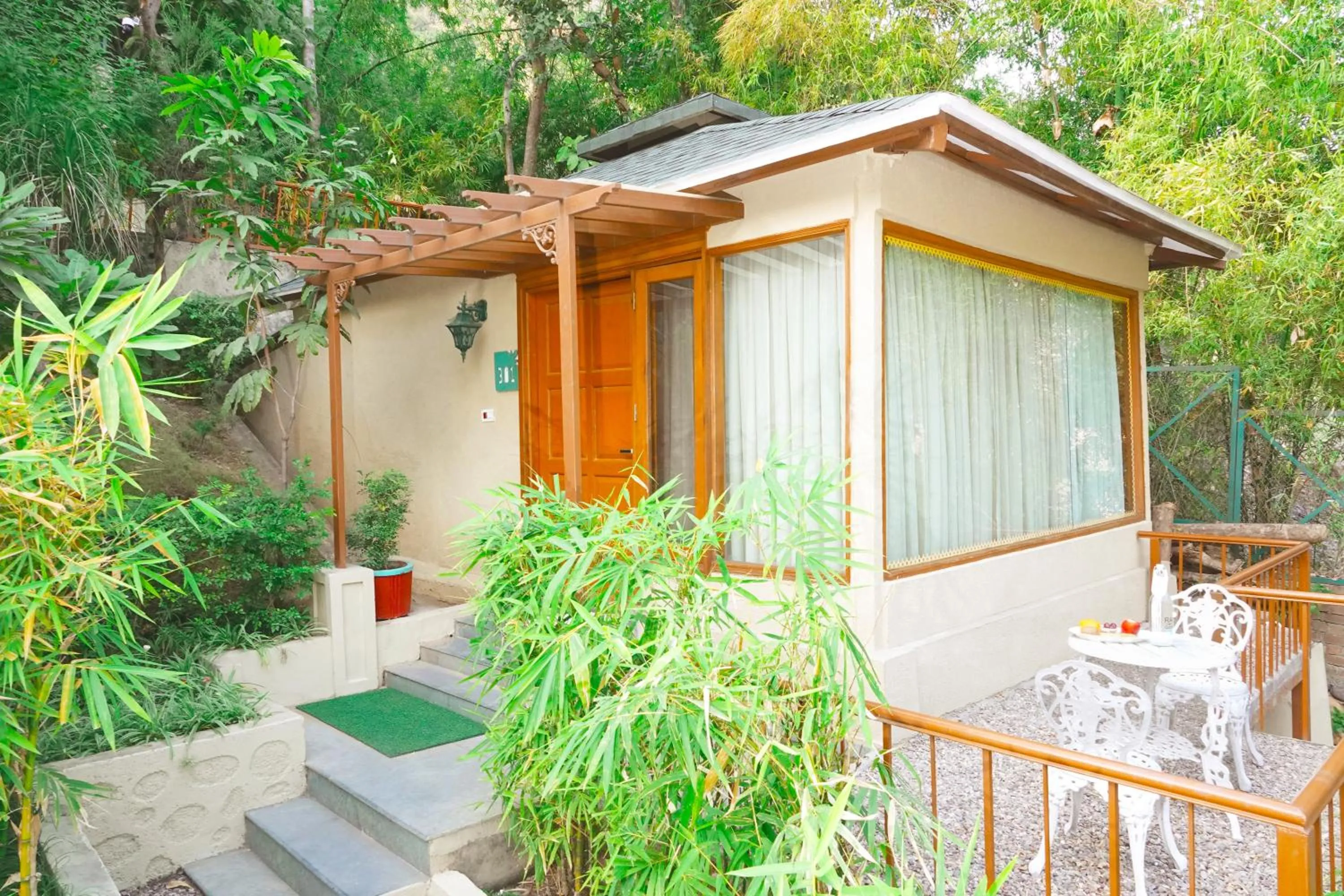 Raga on the Ganges, Rishikesh