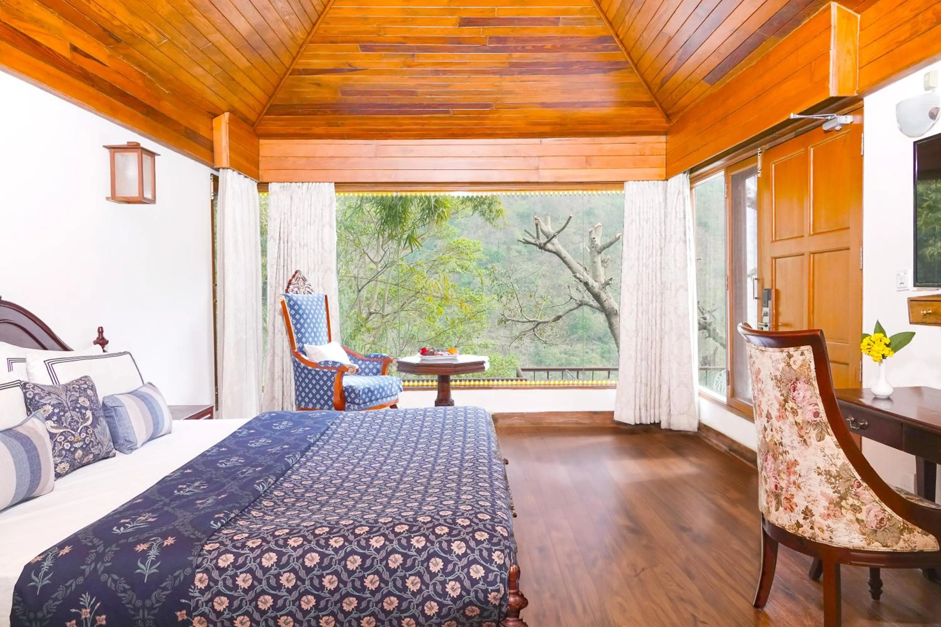 Bed in Raga on the Ganges, Rishikesh