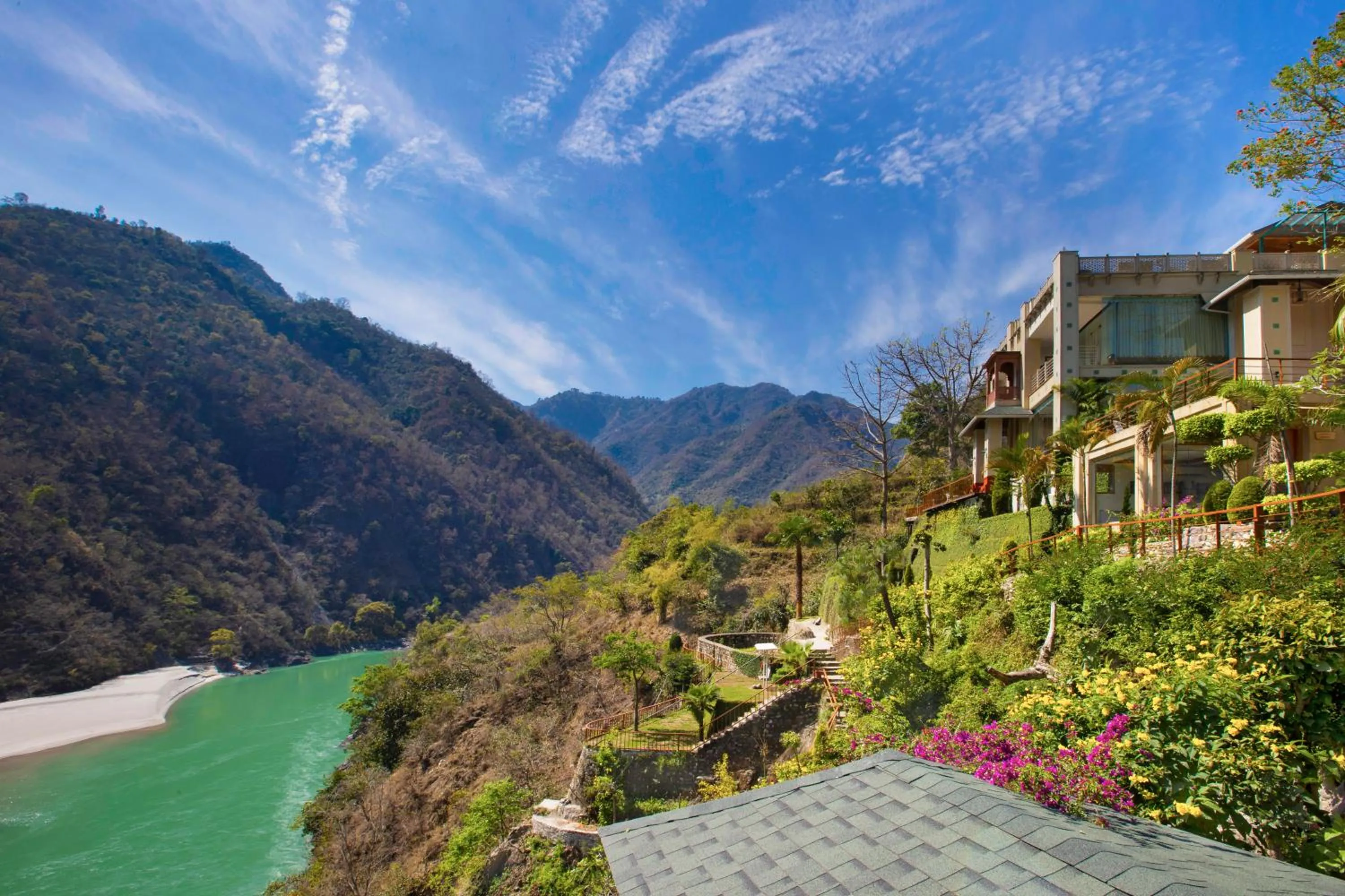 Property building in Raga on the Ganges, Rishikesh