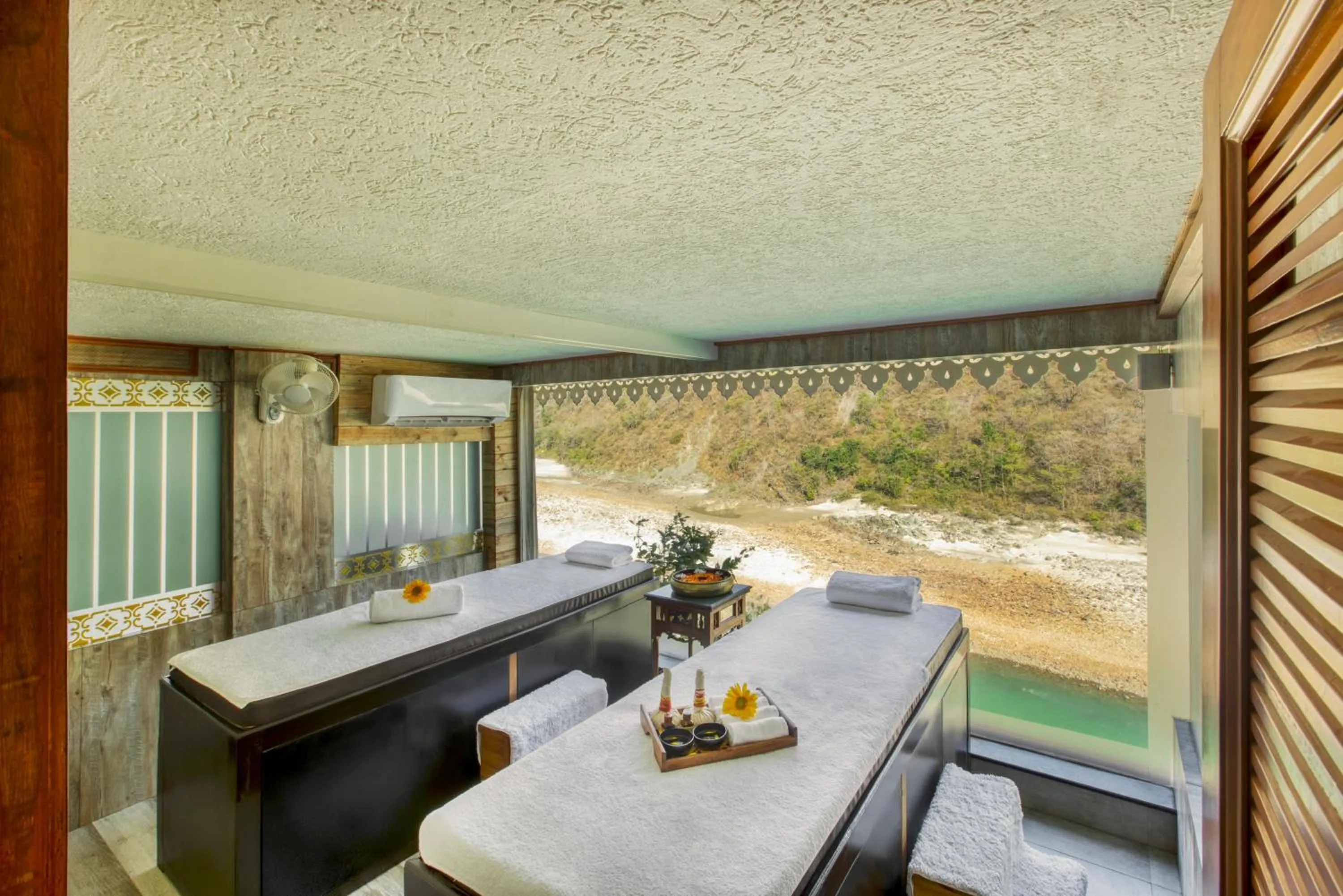 Massage in Raga on the Ganges, Rishikesh