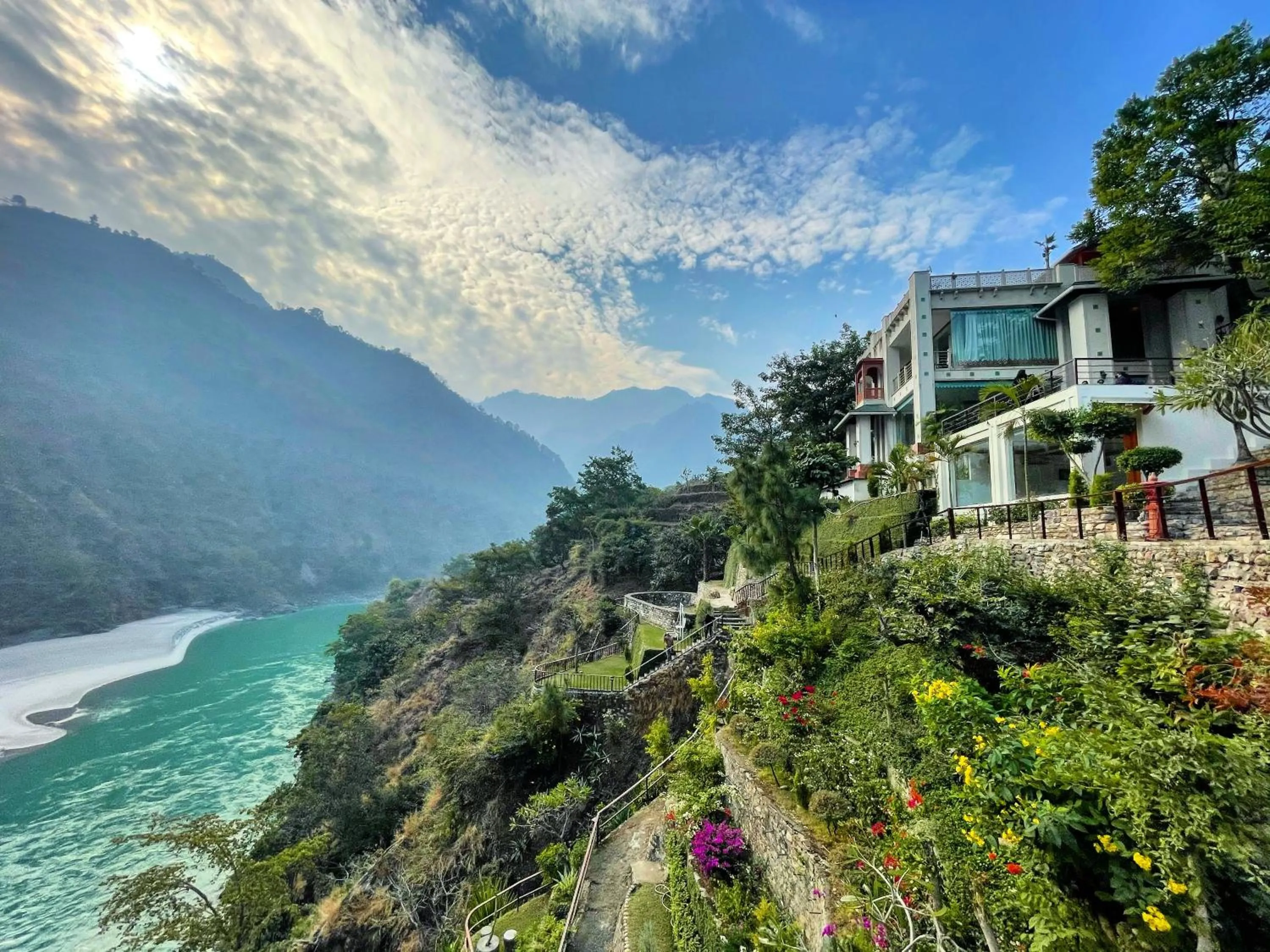 Property building in Raga on the Ganges, Rishikesh