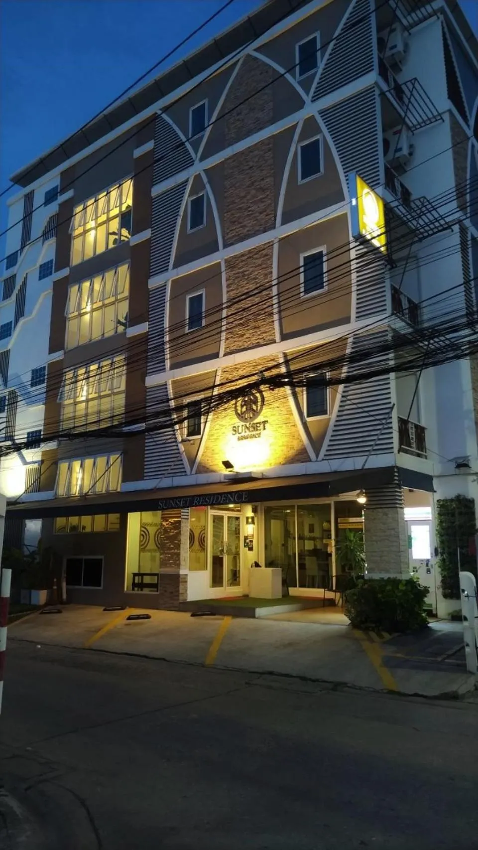 Facade/entrance in Sunset Residence Pinklao