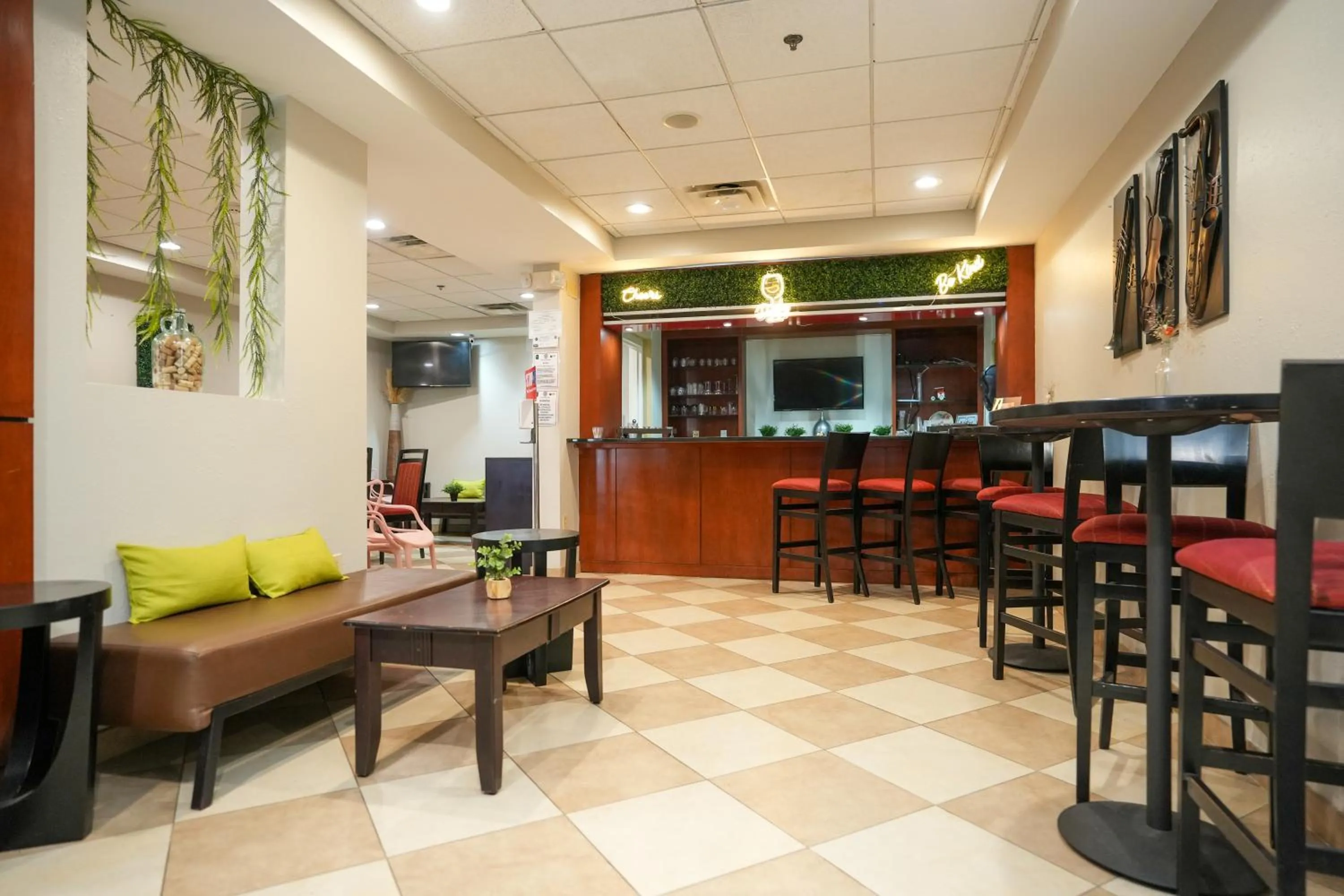 Restaurant/places to eat in Wyndham Garden Duluth