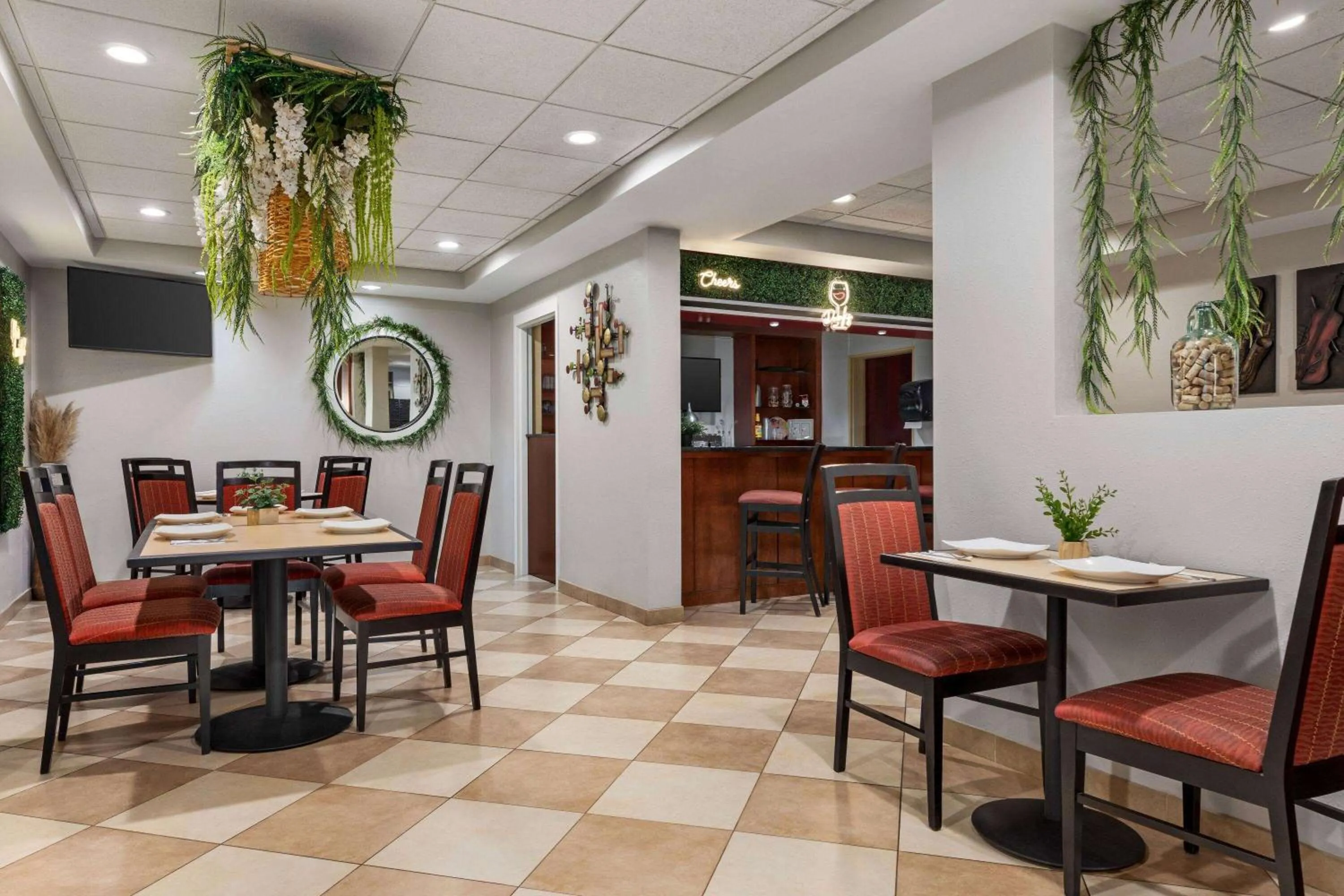 Restaurant/places to eat in Wyndham Garden Duluth