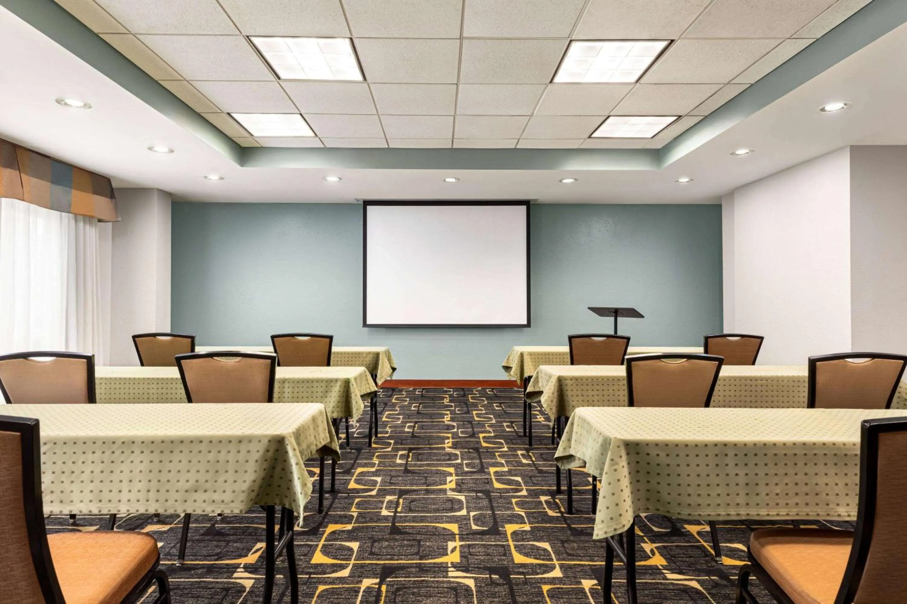 Meeting/conference room in Wyndham Garden Duluth