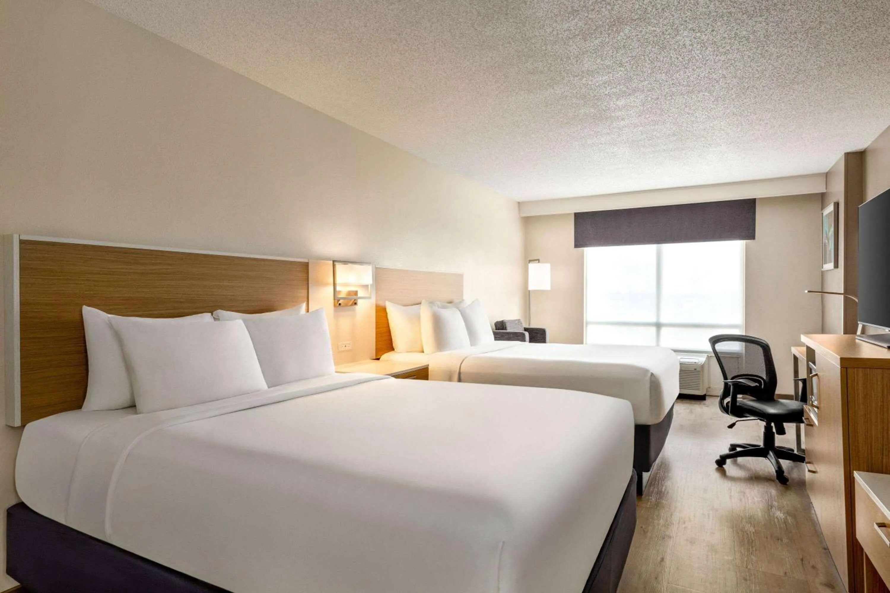 Photo of the whole room, Bed in Wyndham Garden Duluth