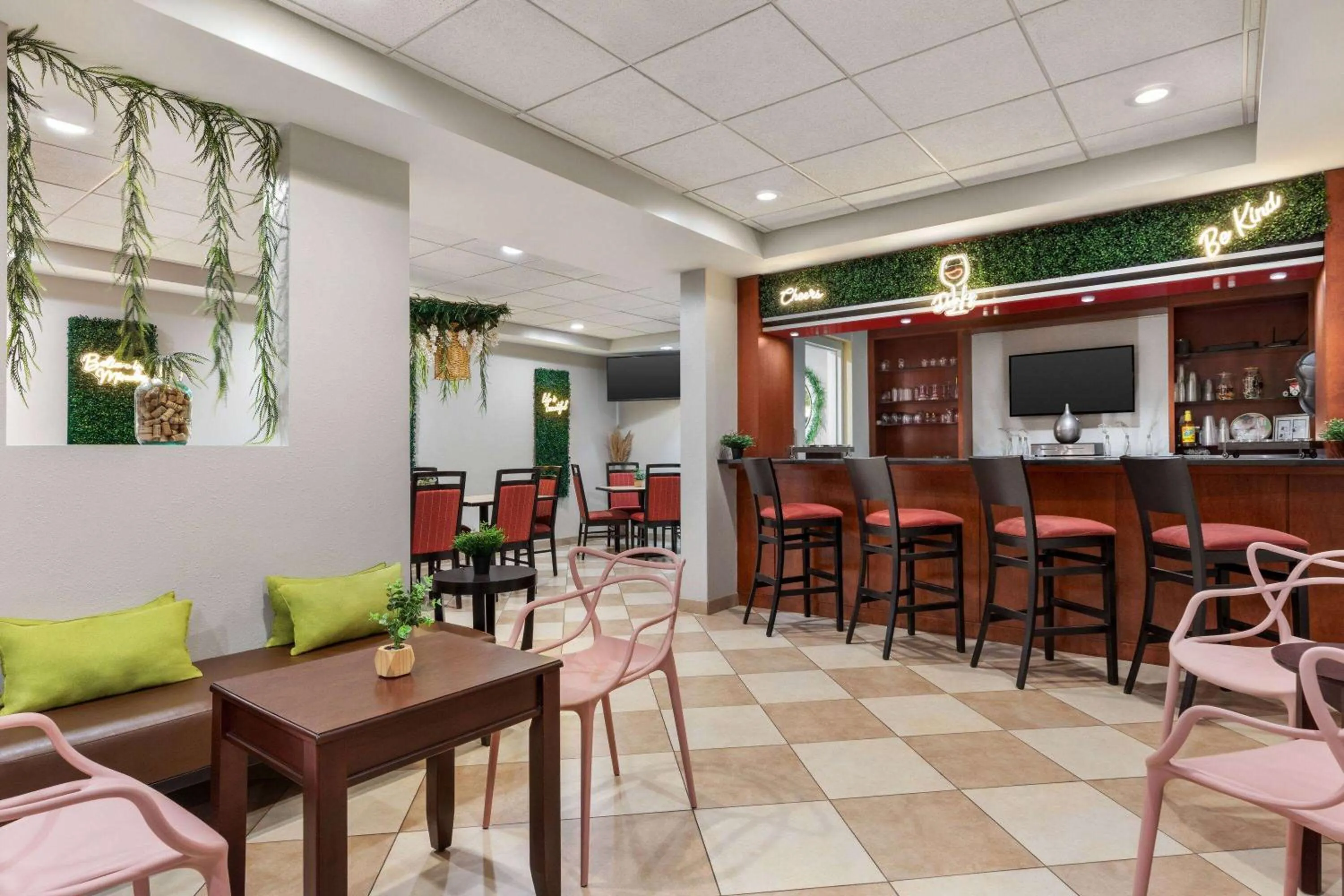 Restaurant/places to eat in Wyndham Garden Duluth